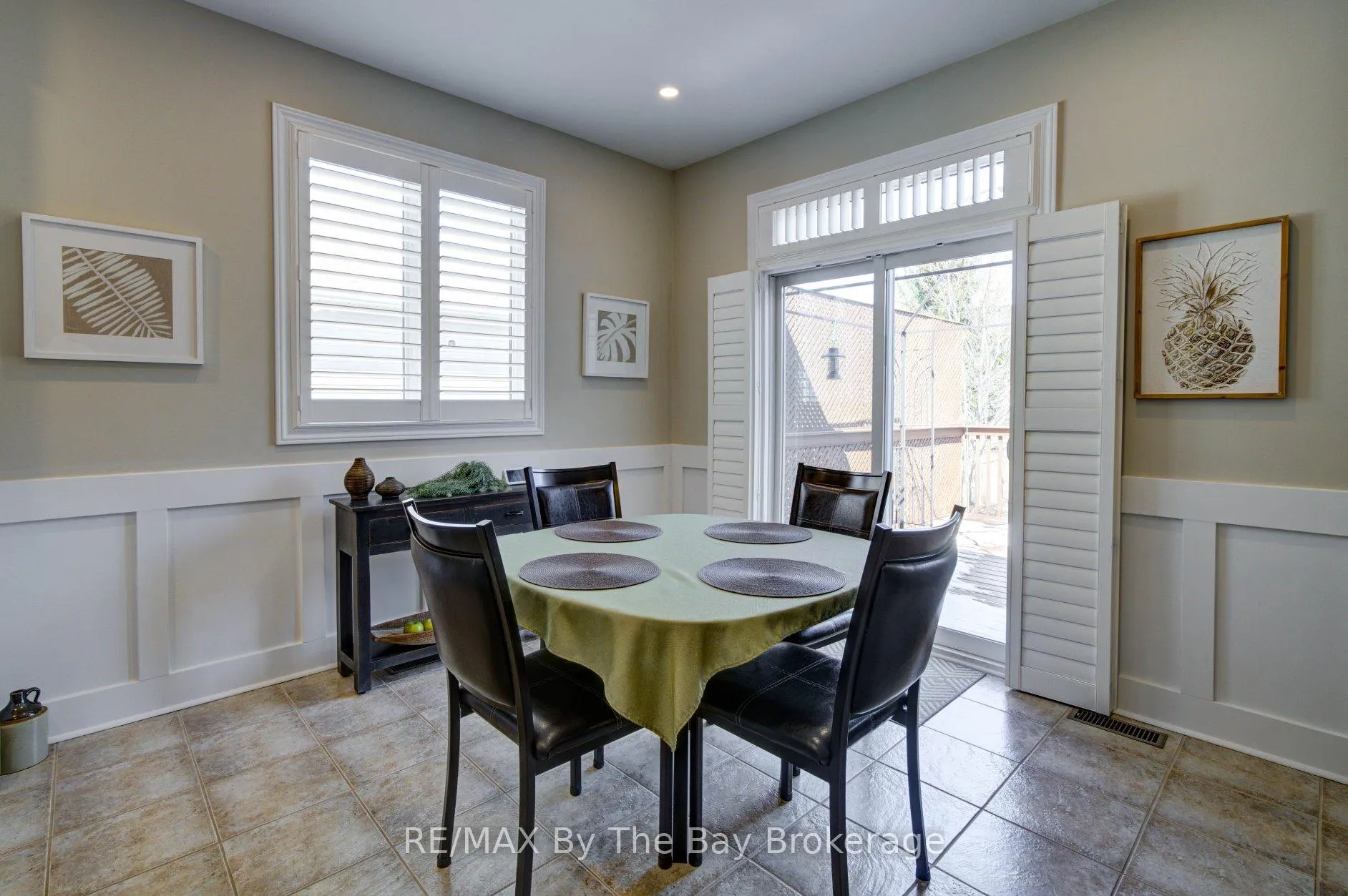 Photo 4 of 69 White Sands Way, Wasaga Beach — HOMEH