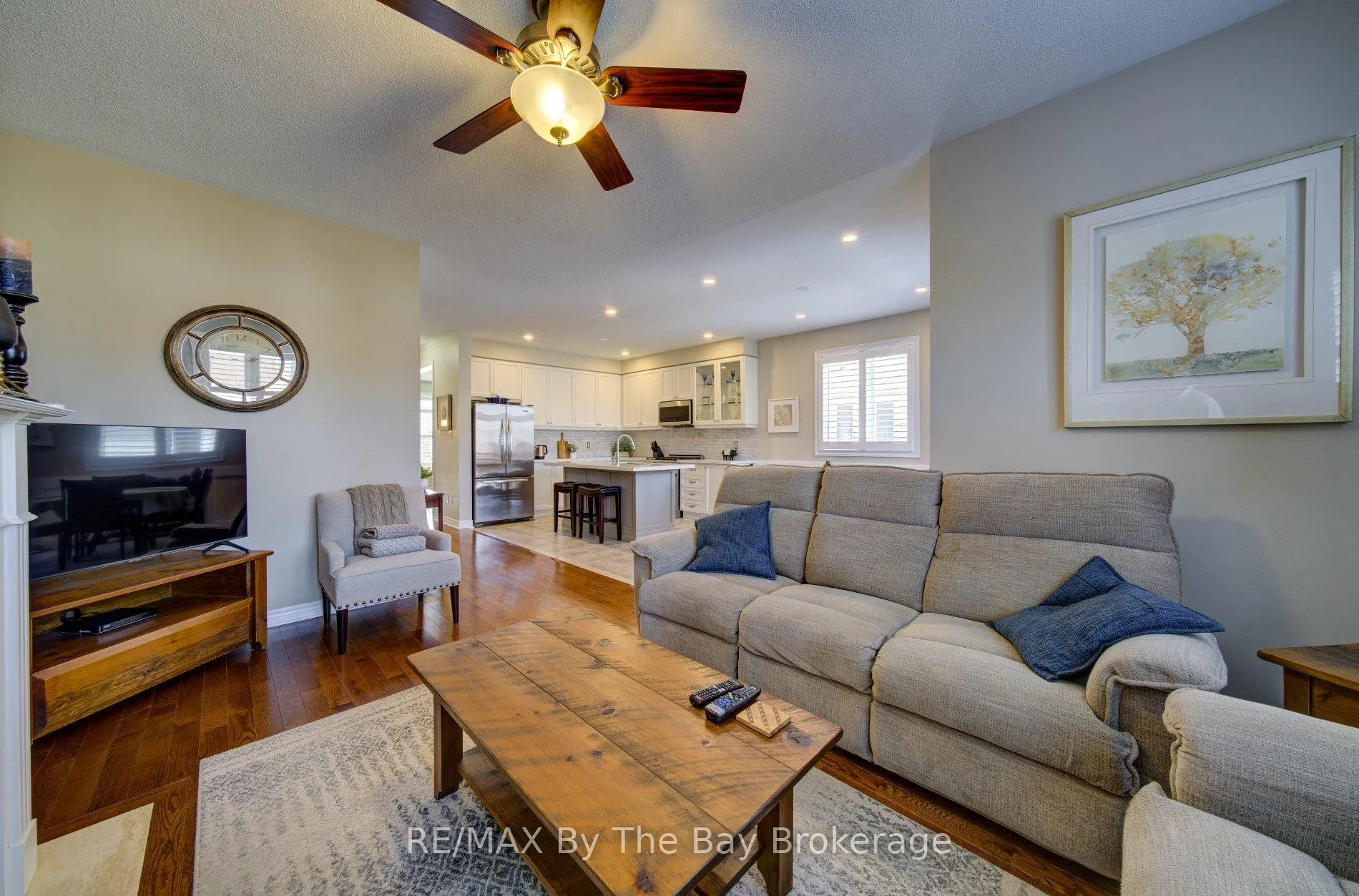 Photo 8 of 69 White Sands Way, Wasaga Beach — HOMEH