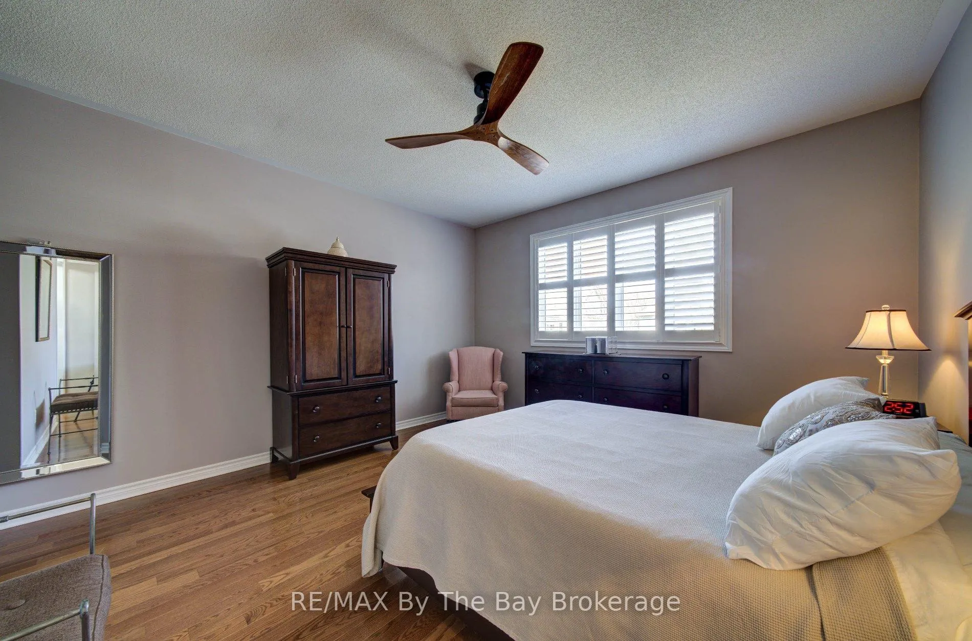 Photo 12 of 69 White Sands Way, Wasaga Beach — HOMEH
