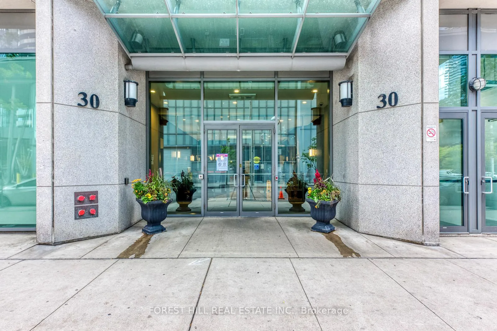 Photo 3 of Unit 515, 30 Grand Trunk Crescent, Toronto, Waterfront Communities — HOMEH