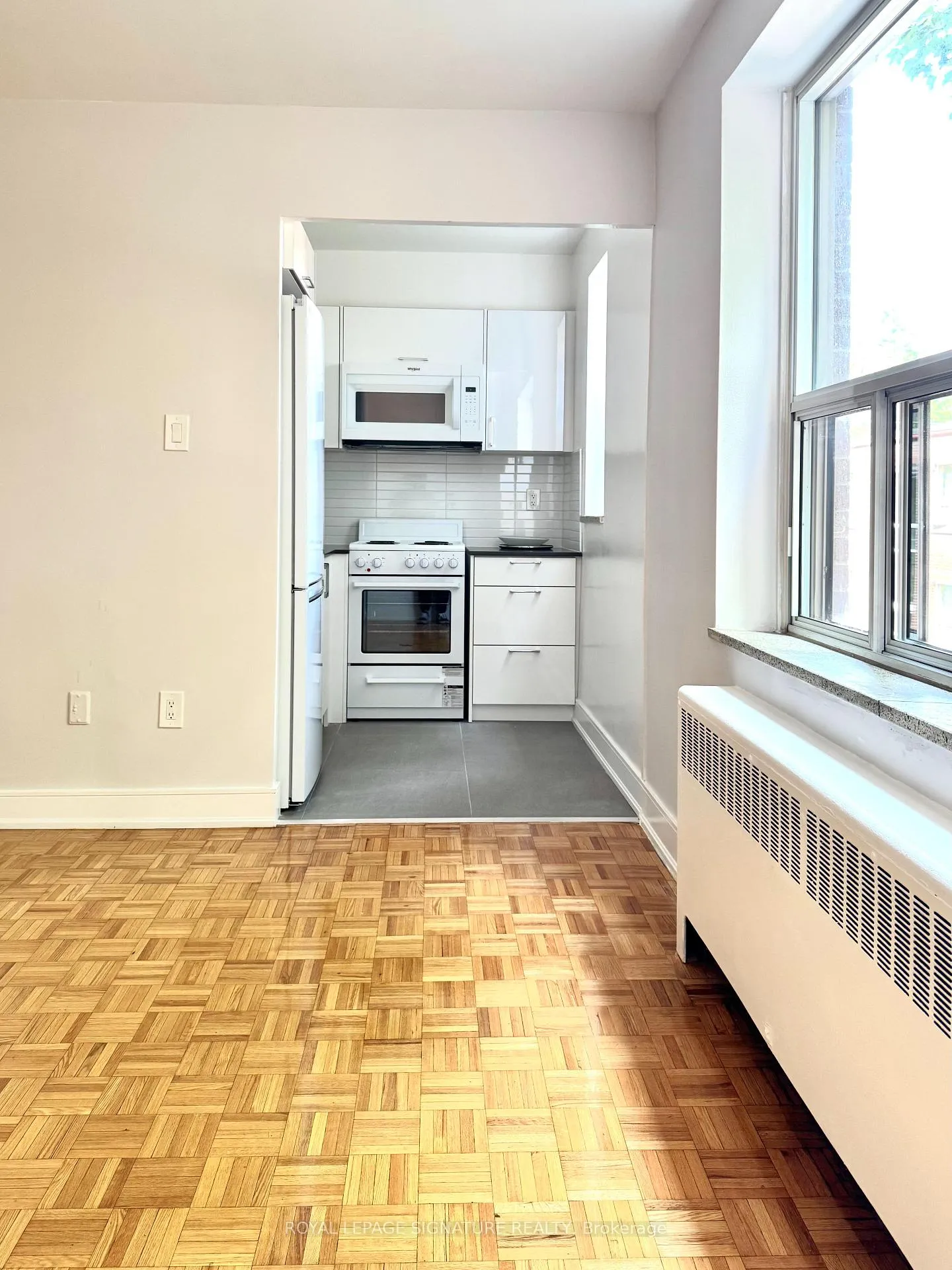 Photo 3 of Unit 309, 1291 Bayview Avenue, Toronto, Leaside — HOMEH