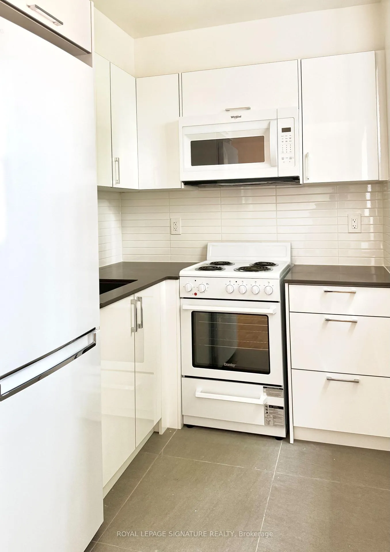 Photo 4 of Unit 309, 1291 Bayview Avenue, Toronto, Leaside — HOMEH