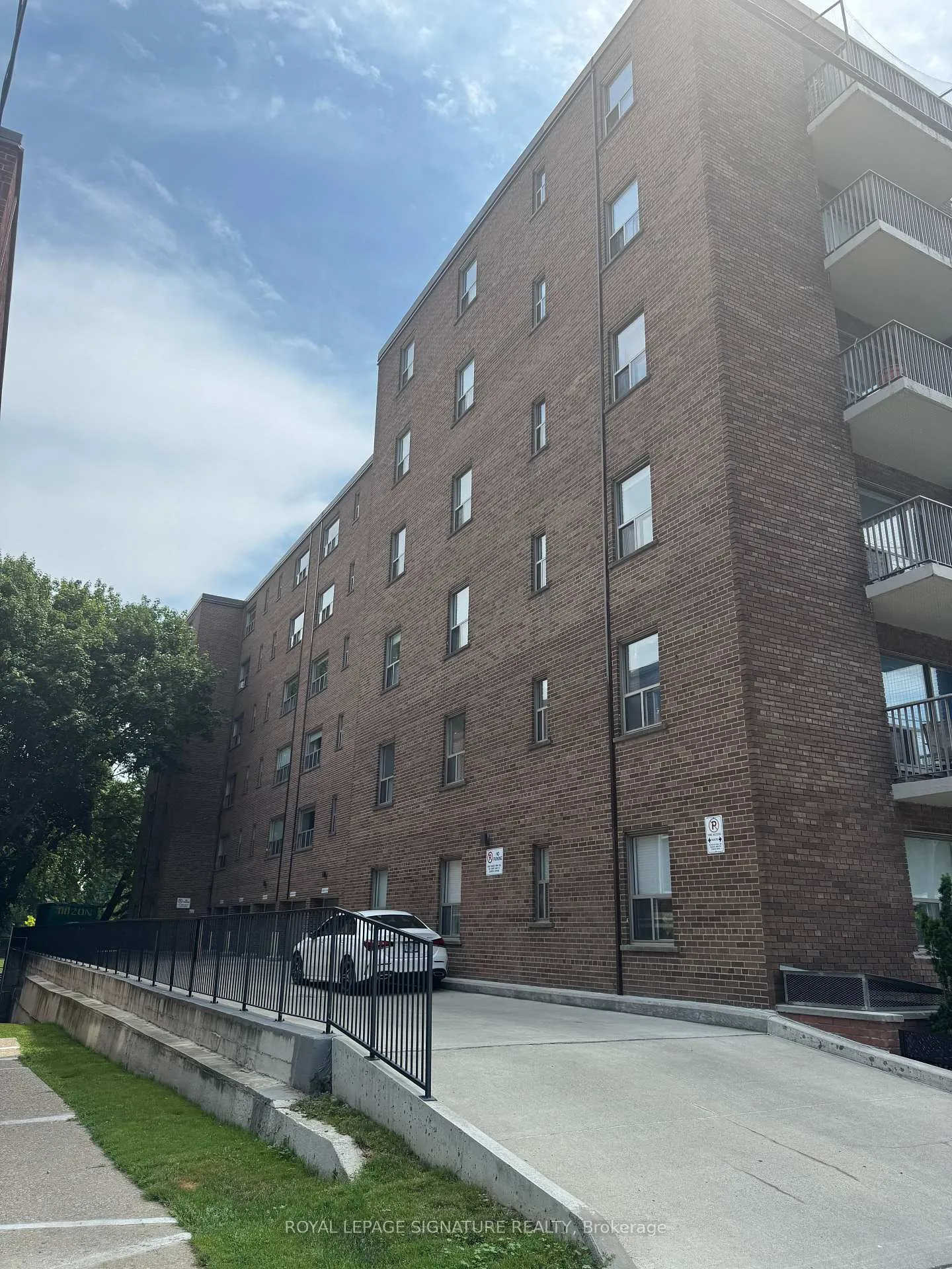 Photo 7 of Unit 309, 1291 Bayview Avenue, Toronto, Leaside — HOMEH