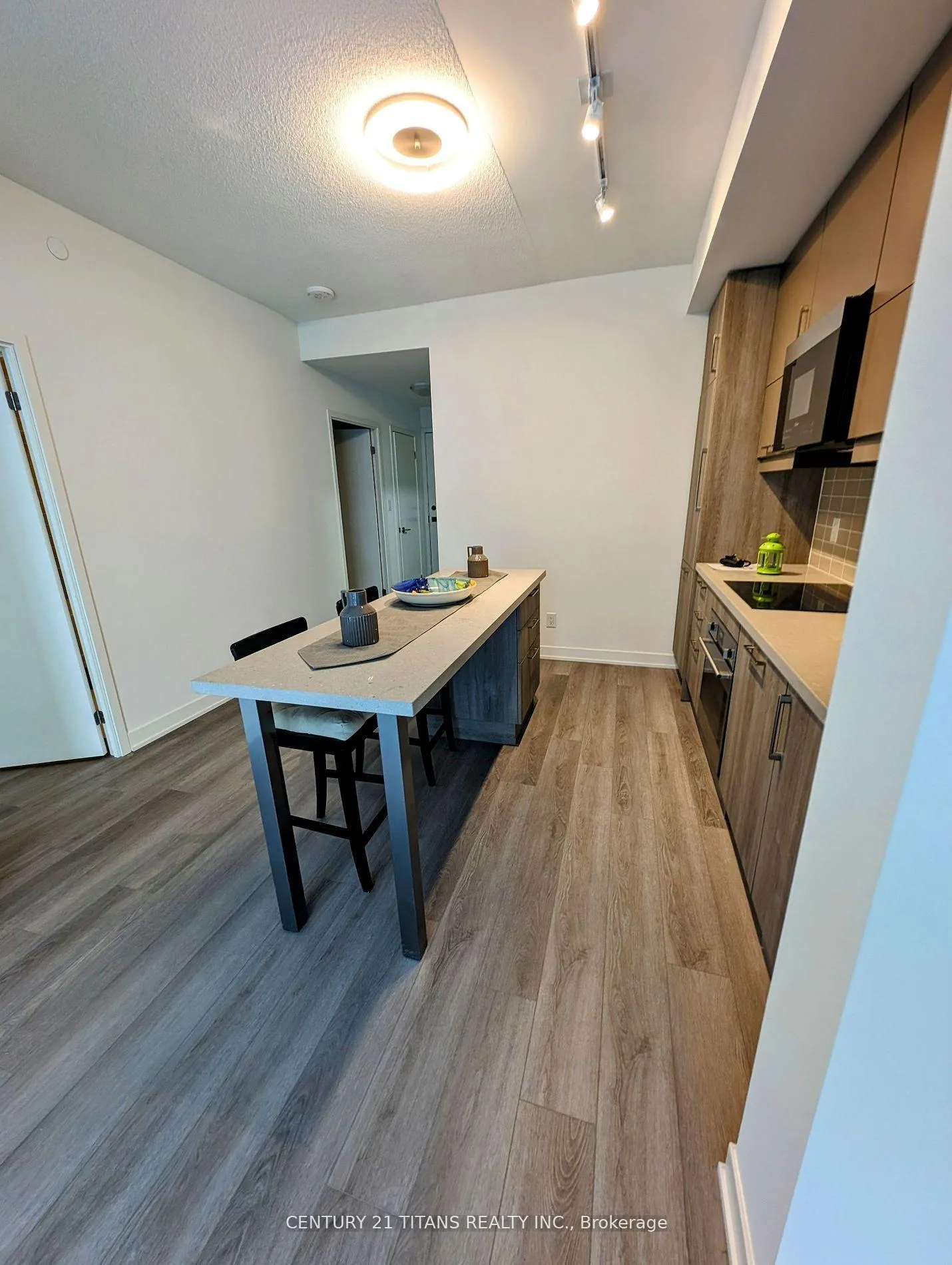 Photo 4 of Unit 723, 8119 Birchmount Road, Markham, Unionville — HOMEH