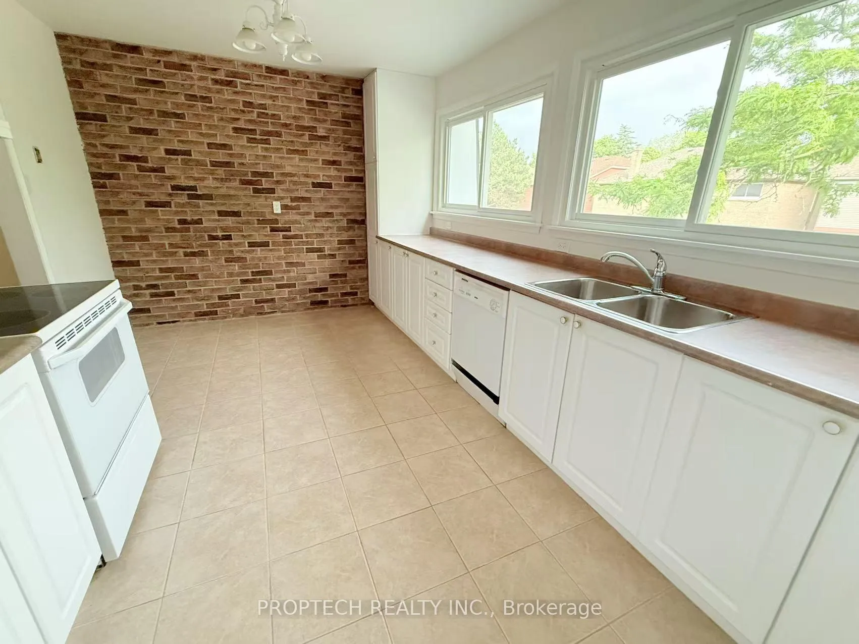 Photo 8 of Unit 51, 653 Village Parkway, Markham, Unionville — HOMEH