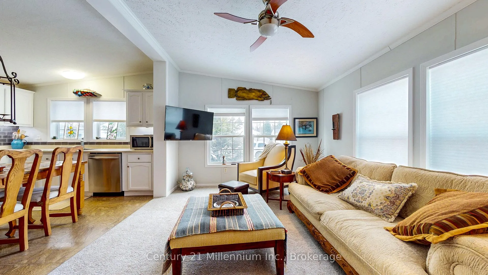 Photo 2 of 9 Illinois Crescent, Wasaga Beach — HOMEH