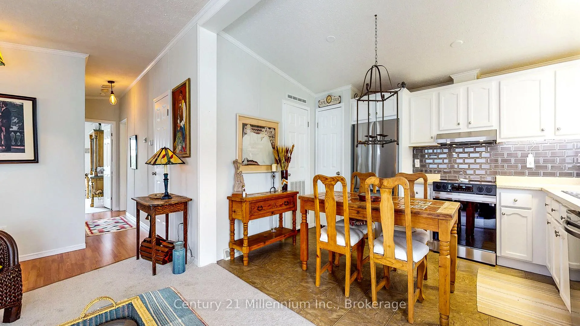 Photo 5 of 9 Illinois Crescent, Wasaga Beach — HOMEH