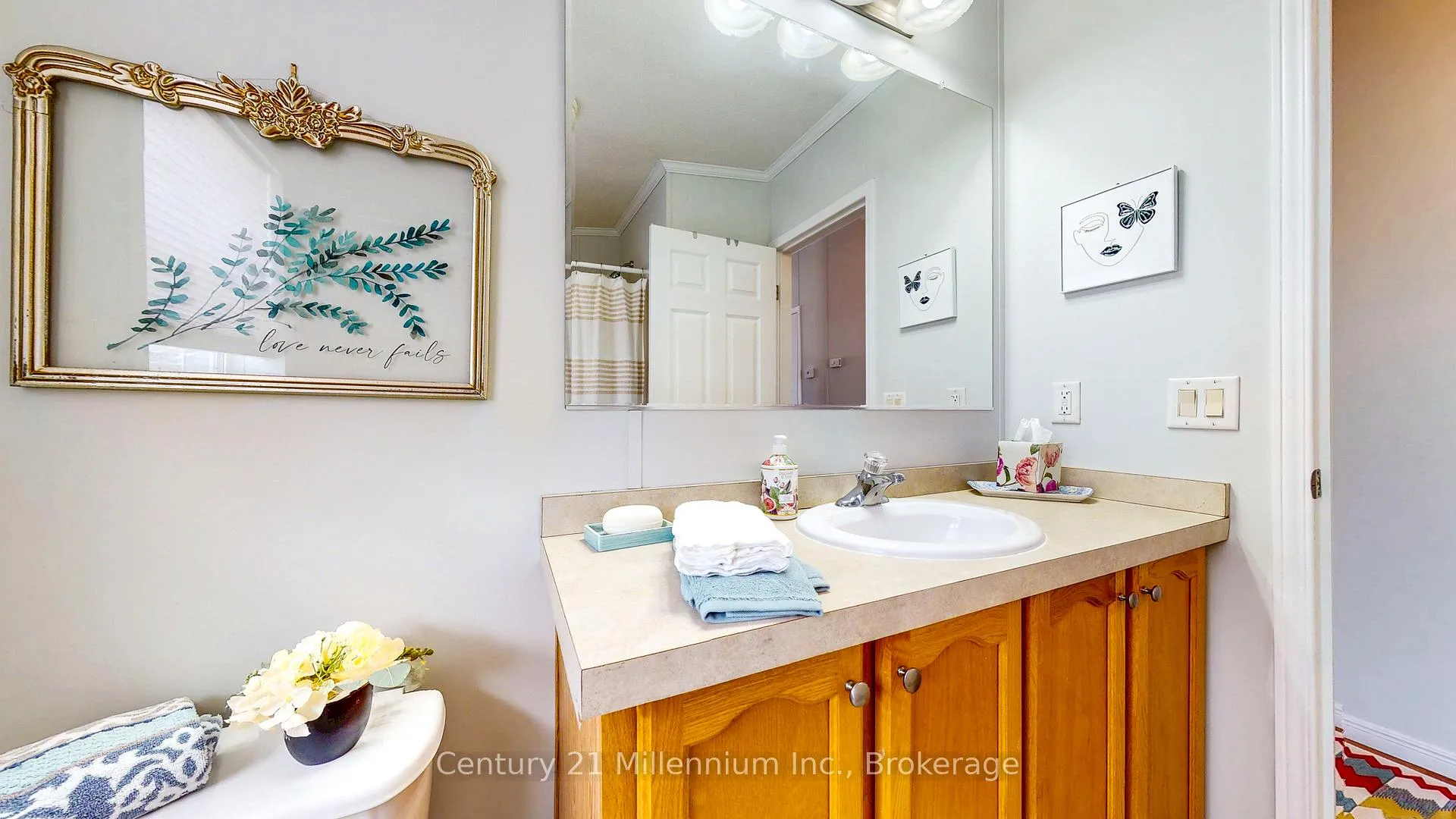 Photo 13 of 9 Illinois Crescent, Wasaga Beach — HOMEH