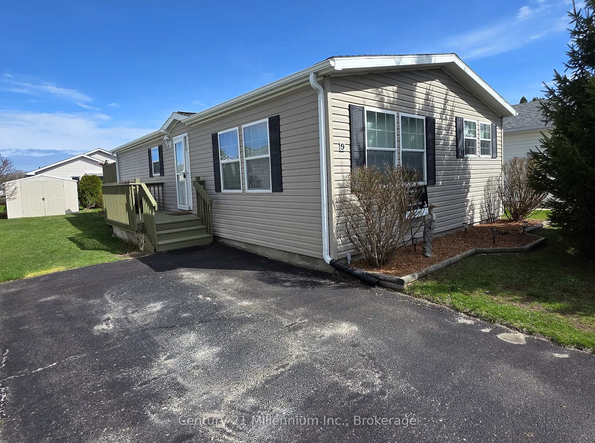 Photo 1 of 9 Illinois Crescent, Wasaga Beach — HOMEH