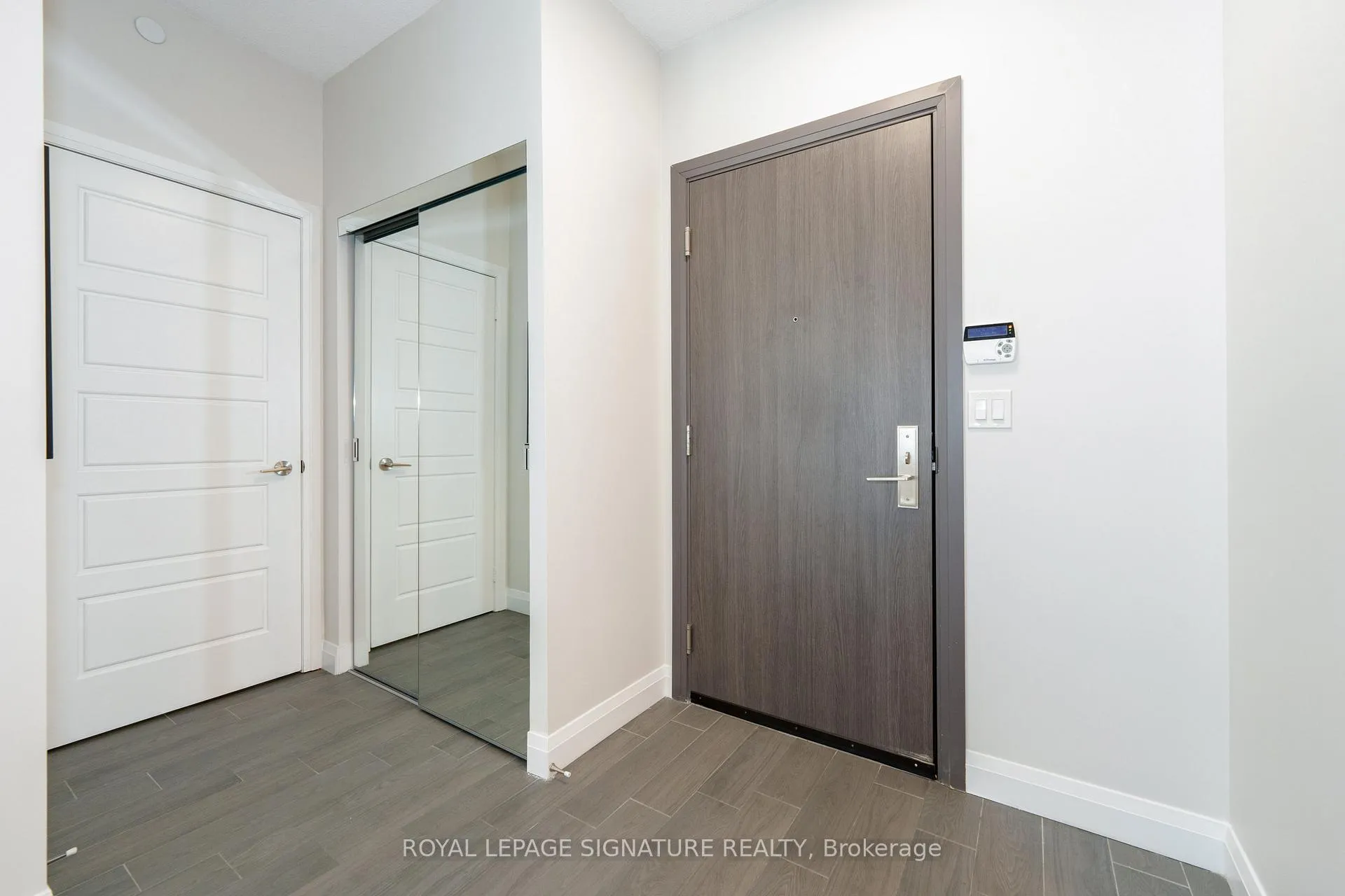 Photo 4 of Unit 1709, 15 Water Walk Drive, Markham, Unionville — HOMEH