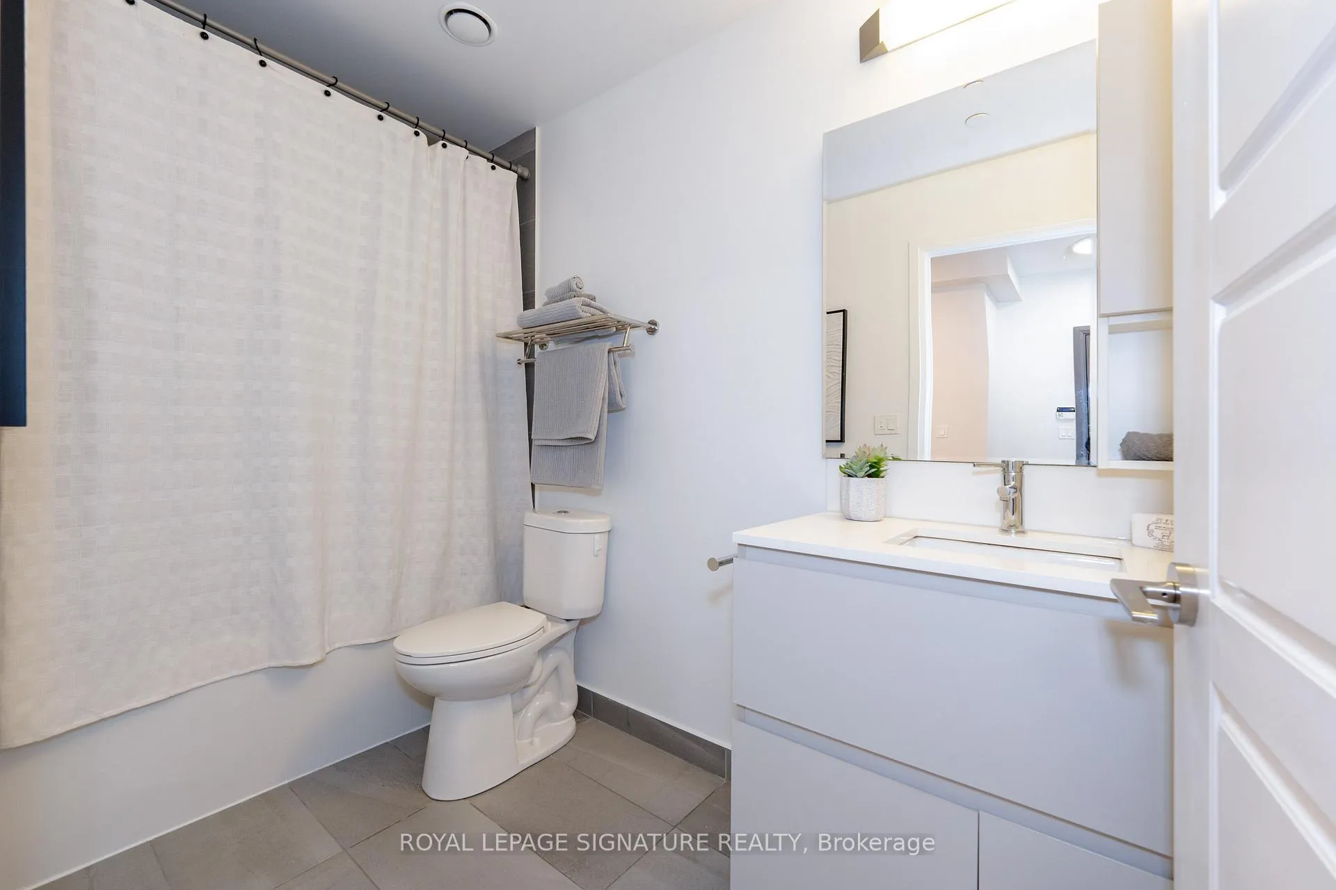 Photo 18 of Unit 1709, 15 Water Walk Drive, Markham, Unionville — HOMEH