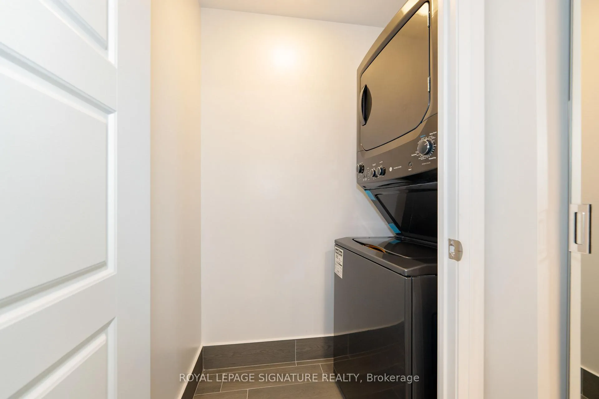 Photo 19 of Unit 1709, 15 Water Walk Drive, Markham, Unionville — HOMEH