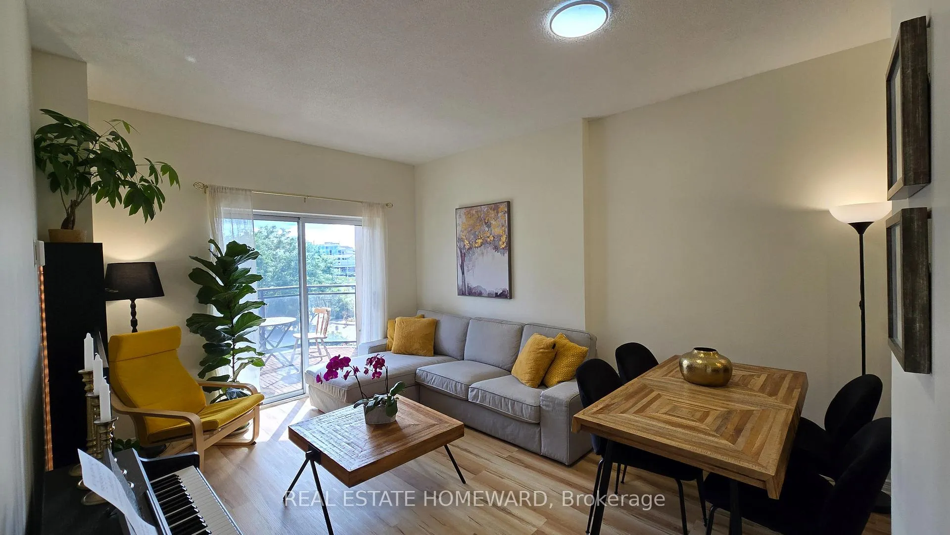 Photo 4 of Unit 314, 2 Maison Parc Court, Vaughan, Lakeview Estates — HOMEH