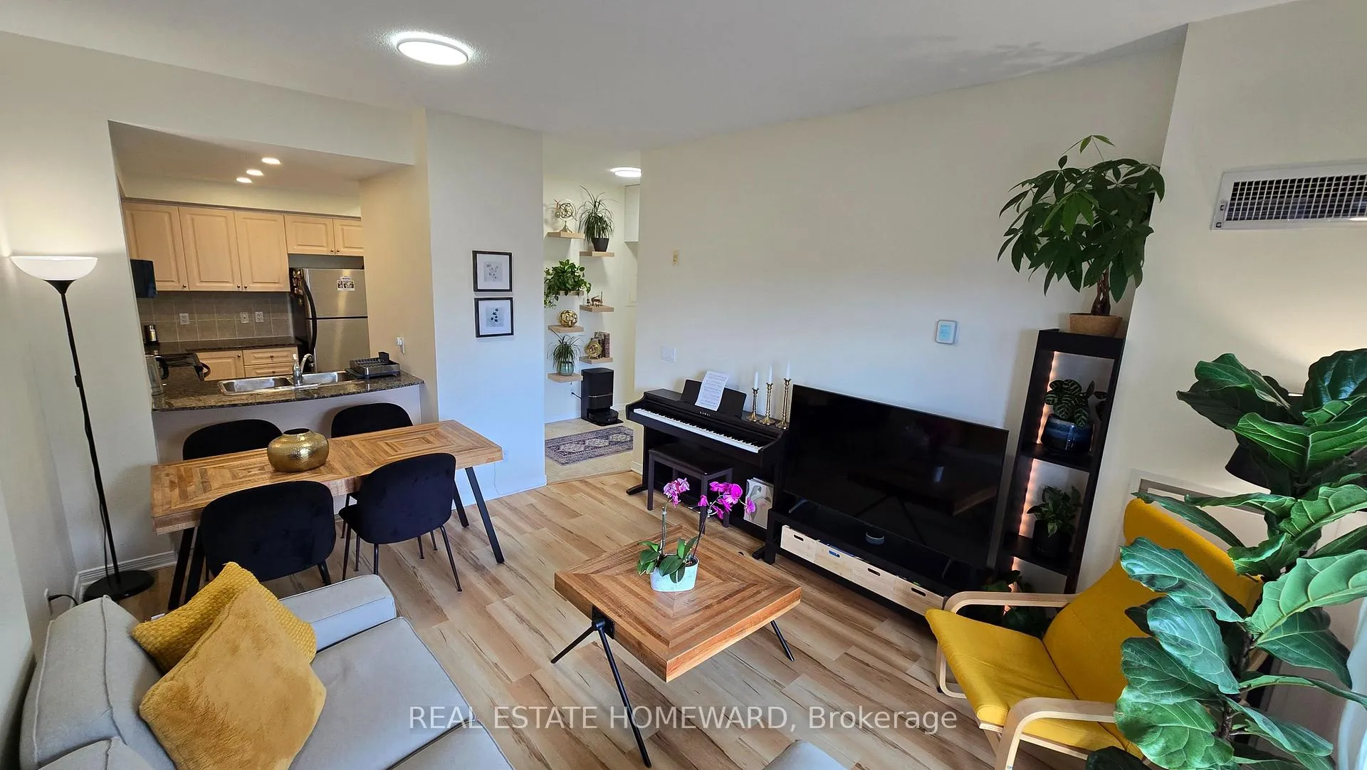 Photo 5 of Unit 314, 2 Maison Parc Court, Vaughan, Lakeview Estates — HOMEH