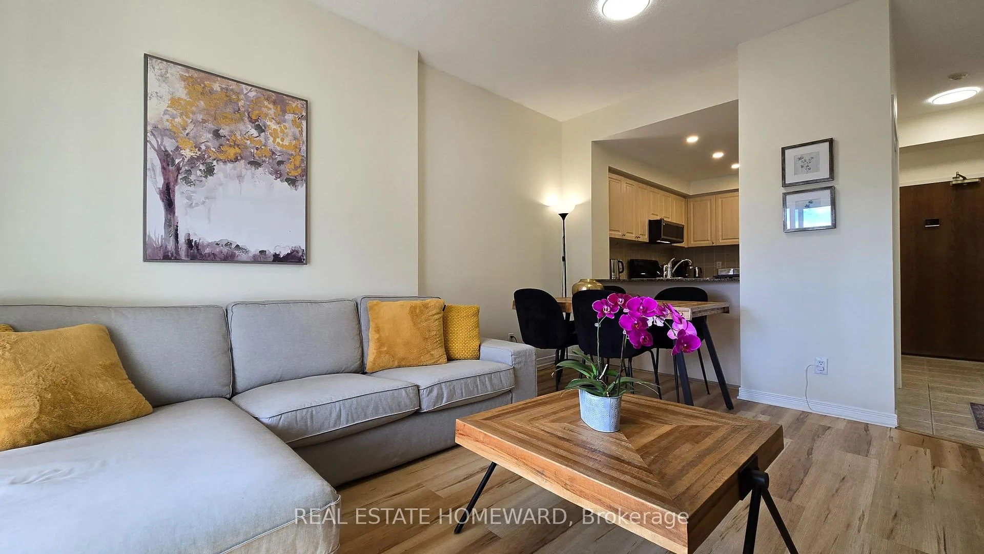 Photo 6 of Unit 314, 2 Maison Parc Court, Vaughan, Lakeview Estates — HOMEH