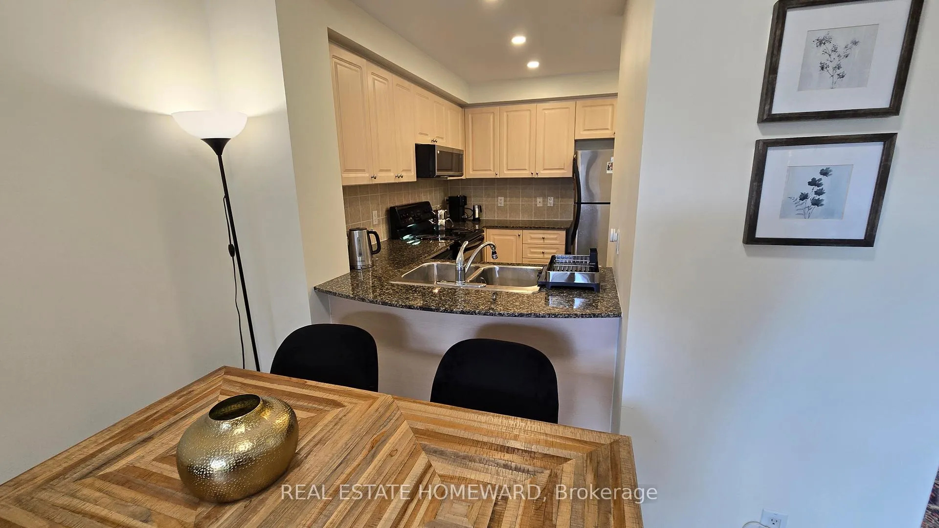 Photo 7 of Unit 314, 2 Maison Parc Court, Vaughan, Lakeview Estates — HOMEH