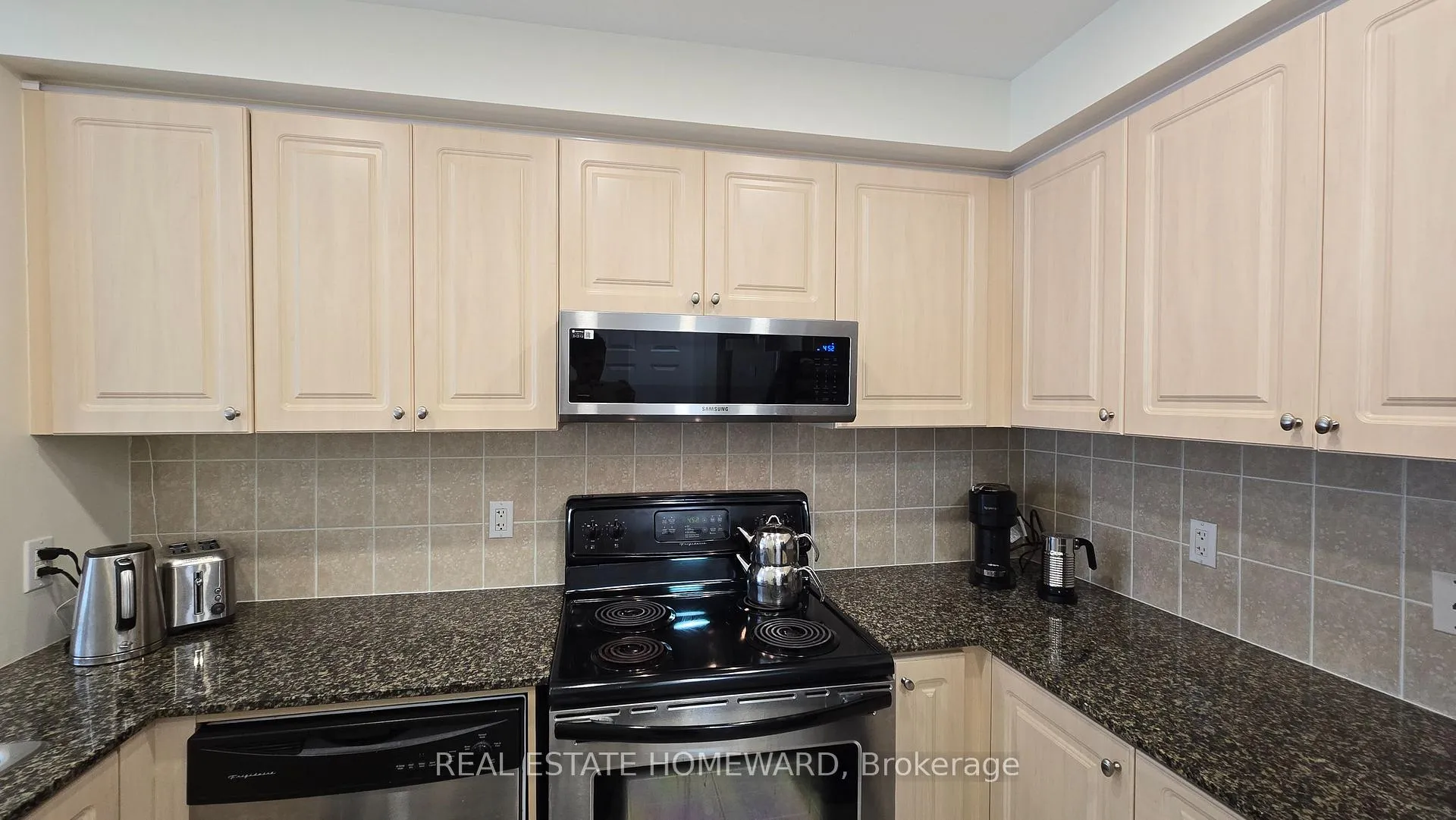 Photo 8 of Unit 314, 2 Maison Parc Court, Vaughan, Lakeview Estates — HOMEH