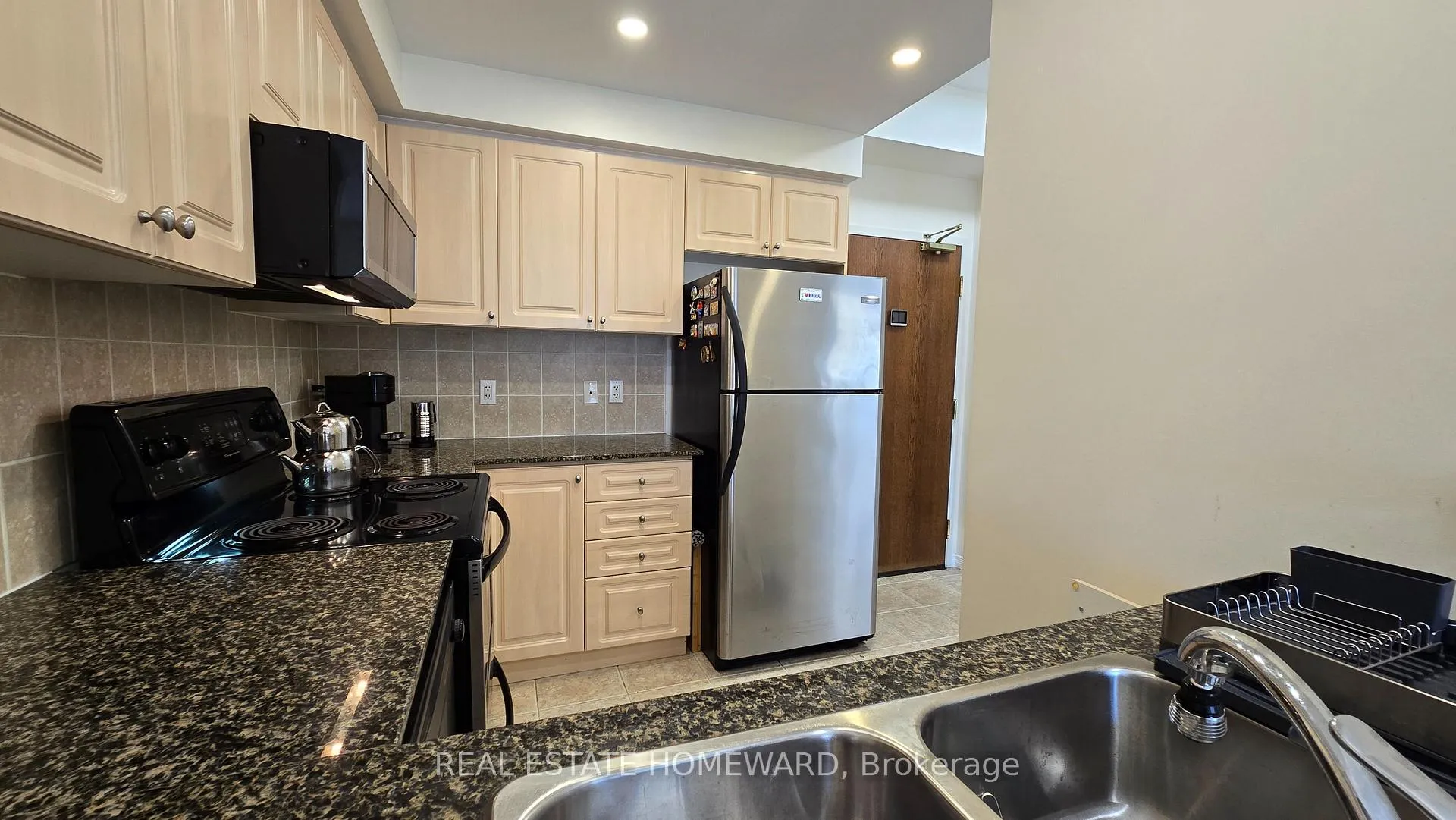 Photo 9 of Unit 314, 2 Maison Parc Court, Vaughan, Lakeview Estates — HOMEH