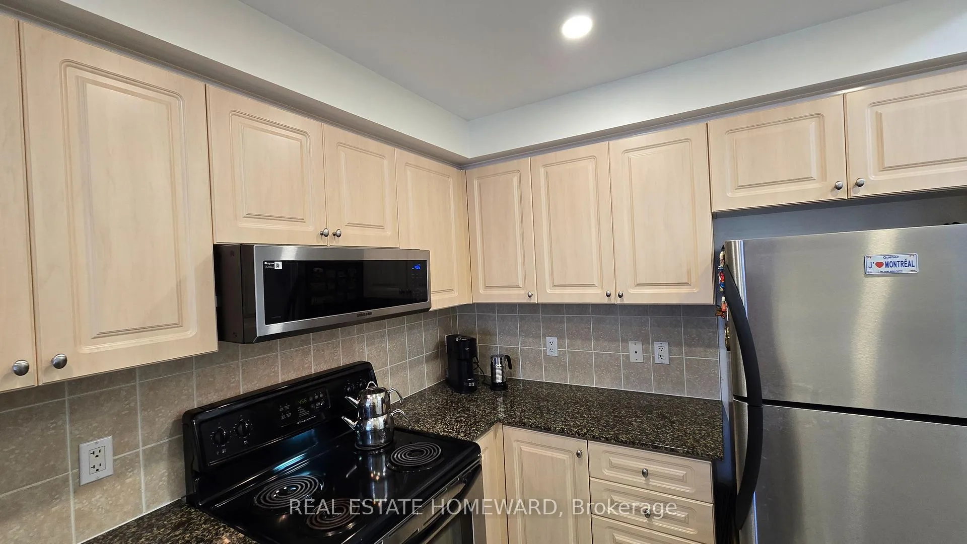 Photo 10 of Unit 314, 2 Maison Parc Court, Vaughan, Lakeview Estates — HOMEH
