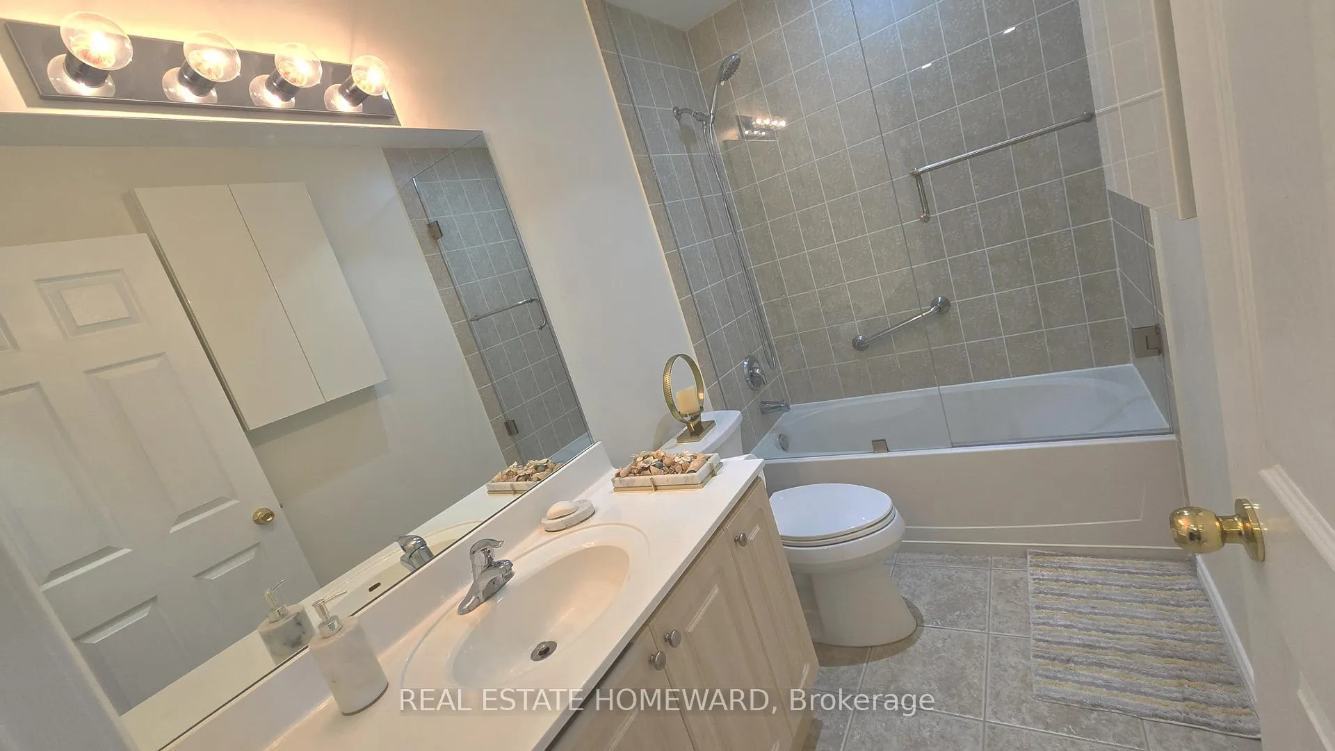 Photo 16 of Unit 314, 2 Maison Parc Court, Vaughan, Lakeview Estates — HOMEH