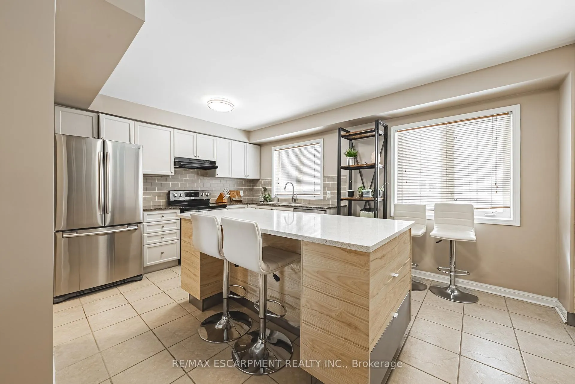 Photo 6 of Unit 49, 470 Beach Boulevard, Hamilton, Hamilton Beach — HOMEH