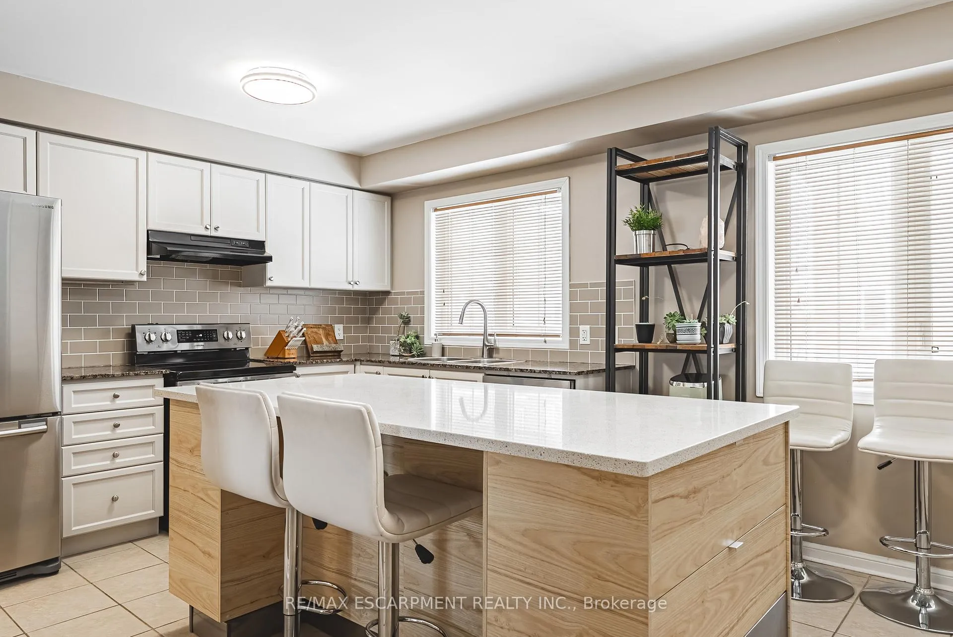 Photo 7 of Unit 49, 470 Beach Boulevard, Hamilton, Hamilton Beach — HOMEH