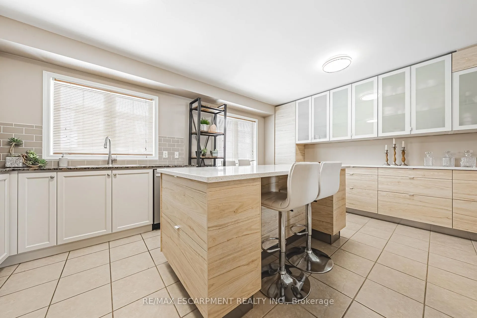 Photo 10 of Unit 49, 470 Beach Boulevard, Hamilton, Hamilton Beach — HOMEH