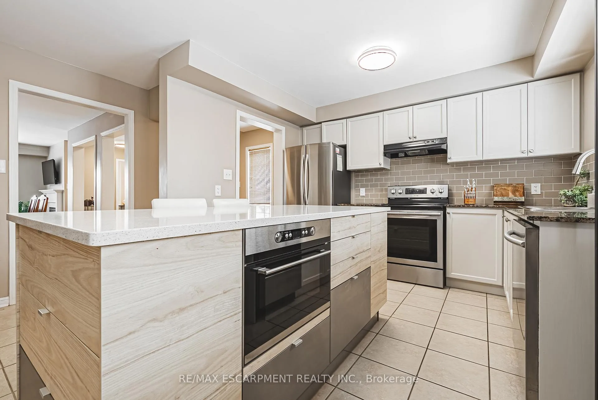Photo 13 of Unit 49, 470 Beach Boulevard, Hamilton, Hamilton Beach — HOMEH