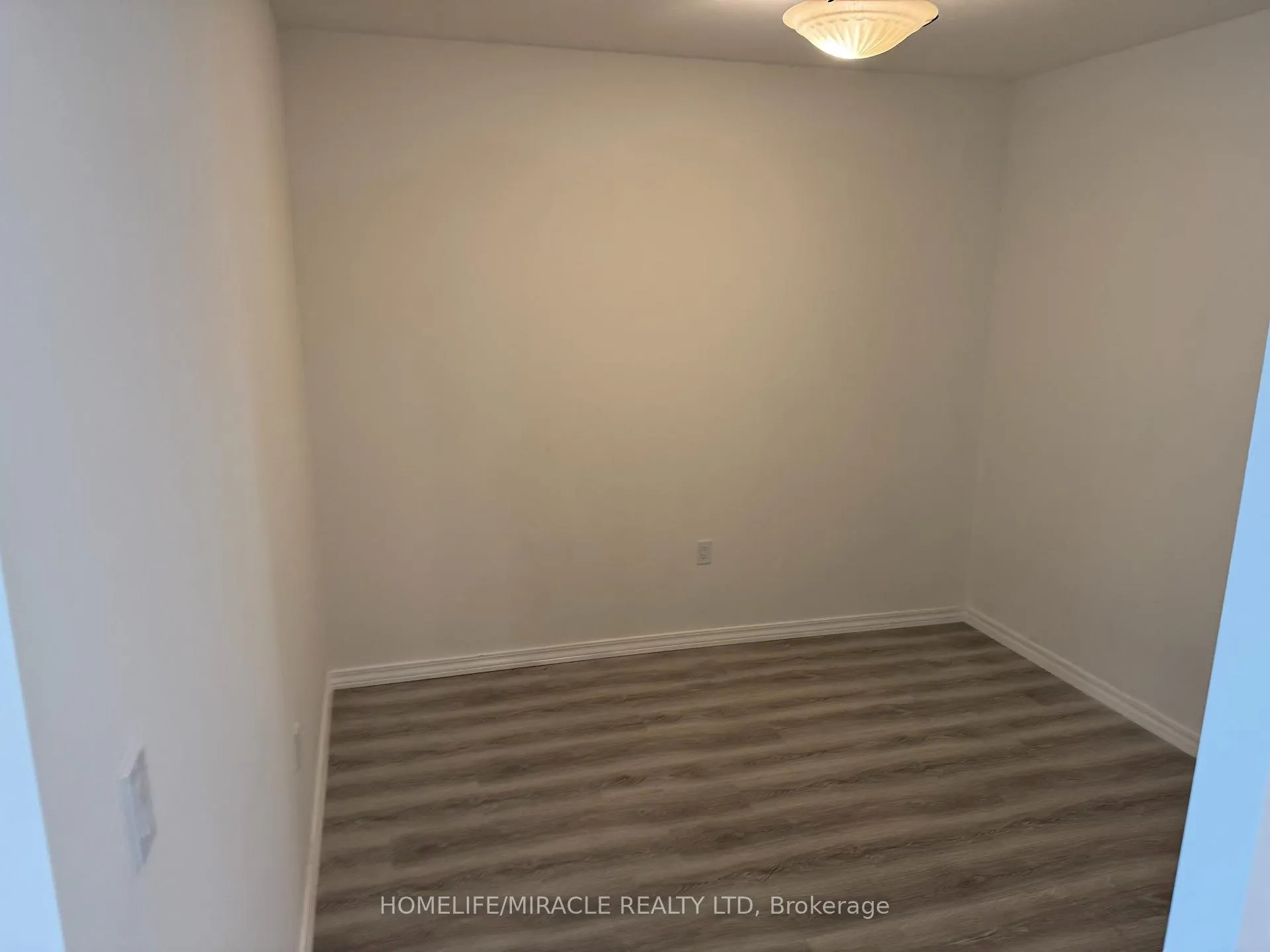 Photo 5 of Unit 103, 1098 Paisley Road, Guelph, Willow West/Sugarbush/West Acres — HOMEH