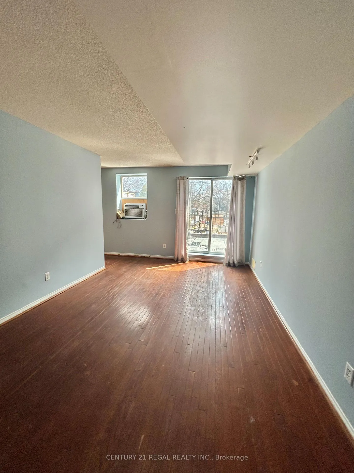 Photo 3 of Unit #2, 1289 Queen Street W, Toronto, South Parkdale — HOMEH