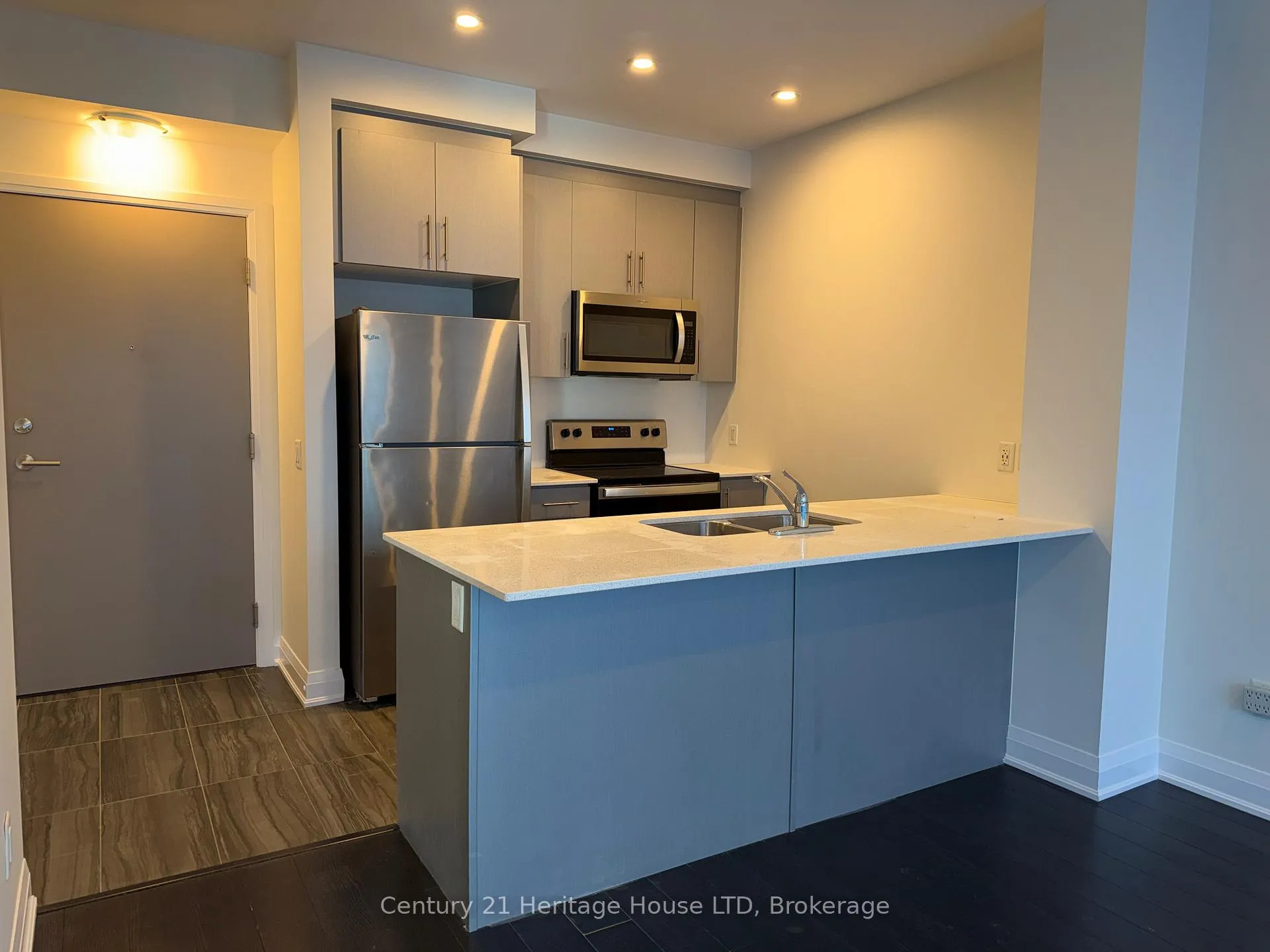 Photo 4 of Unit 401, 16 Concord Place, Grimsby, Grimsby Beach — HOMEH