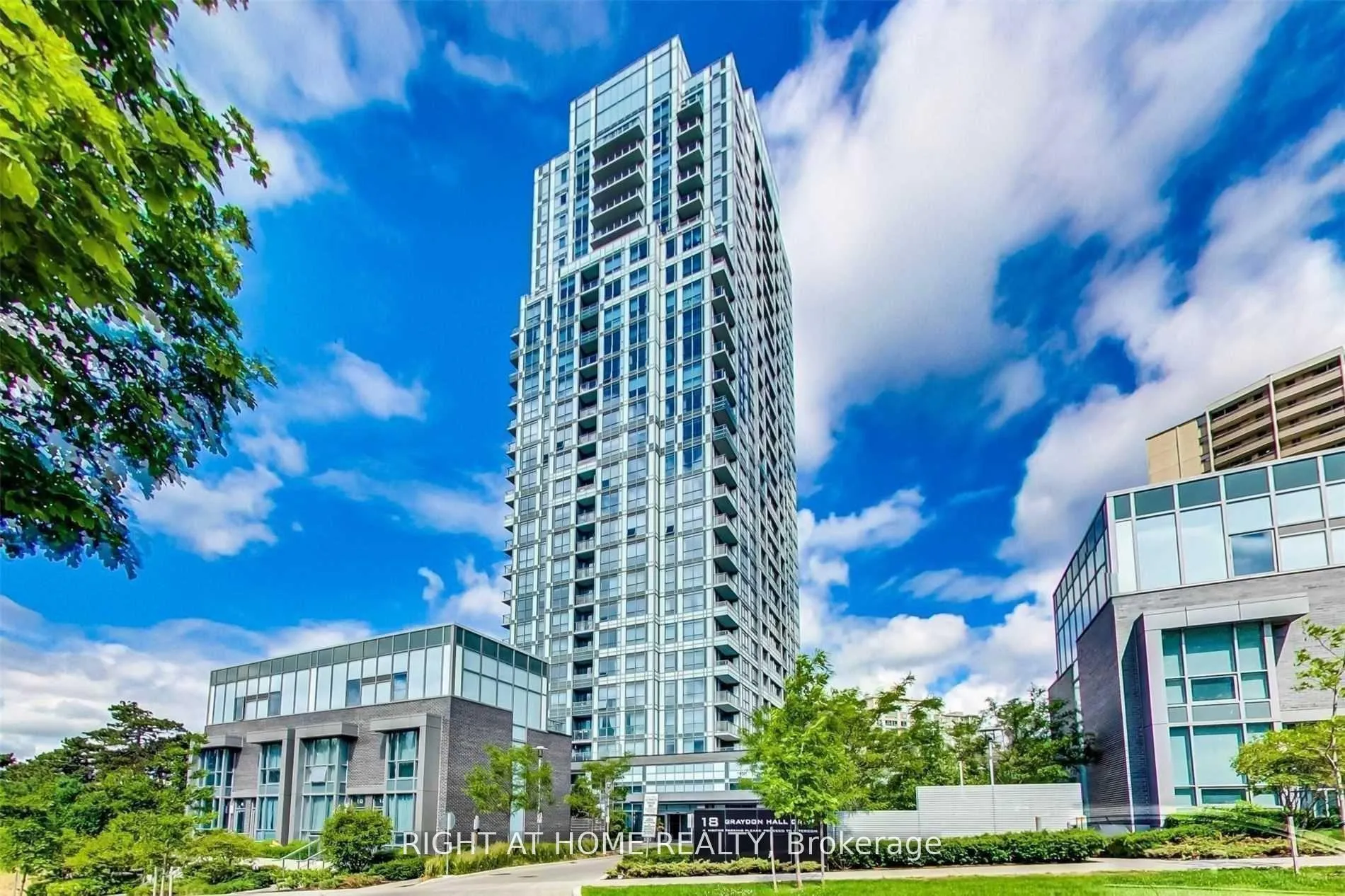 Photo 1 of Unit 710, 18 Graydon Hall Drive, North York, Parkwoods-Donalda — HOMEH