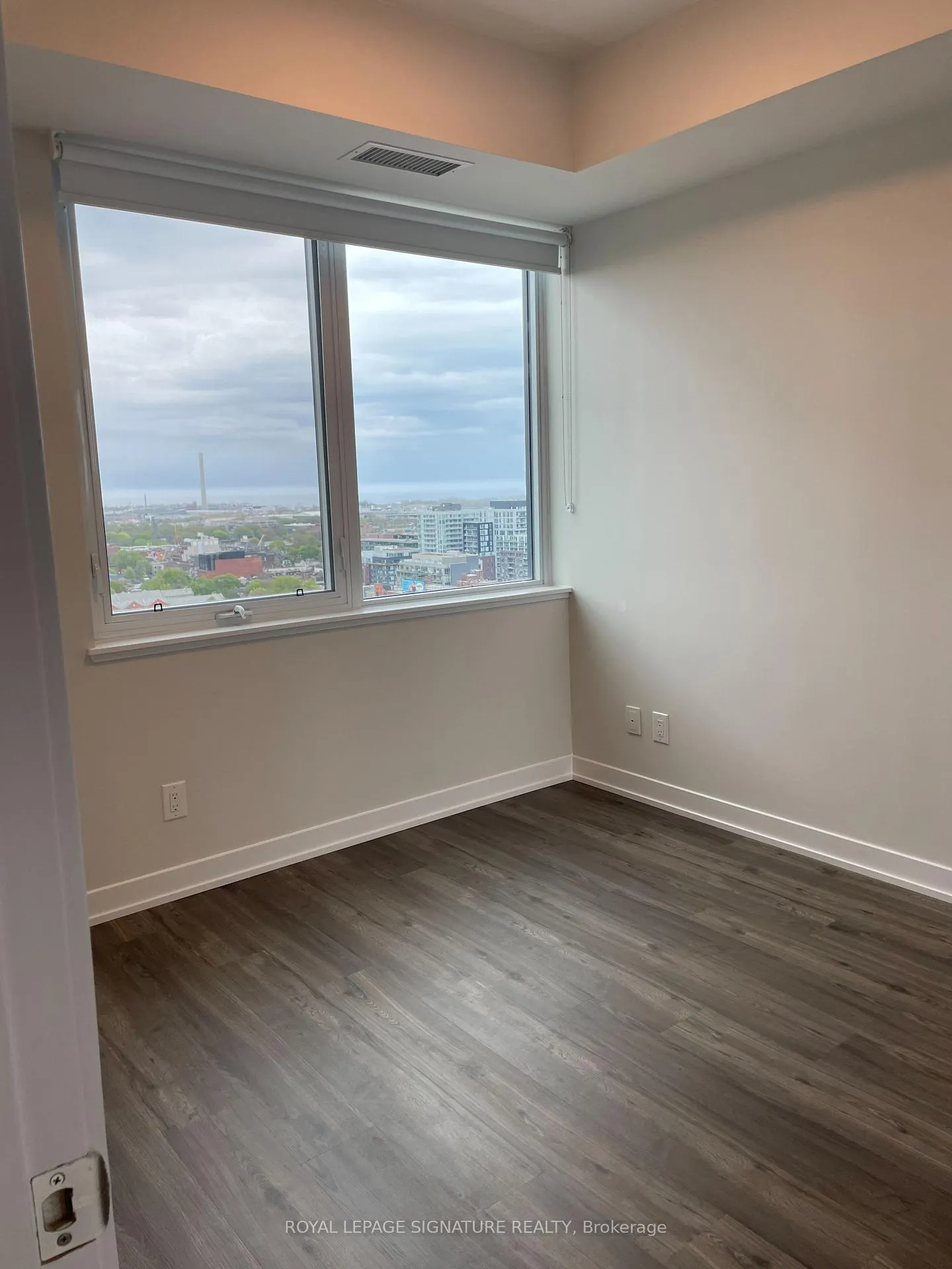 Photo 4 of Unit 1807, 25 Nicholas Avenue, Toronto, Regent Park — HOMEH