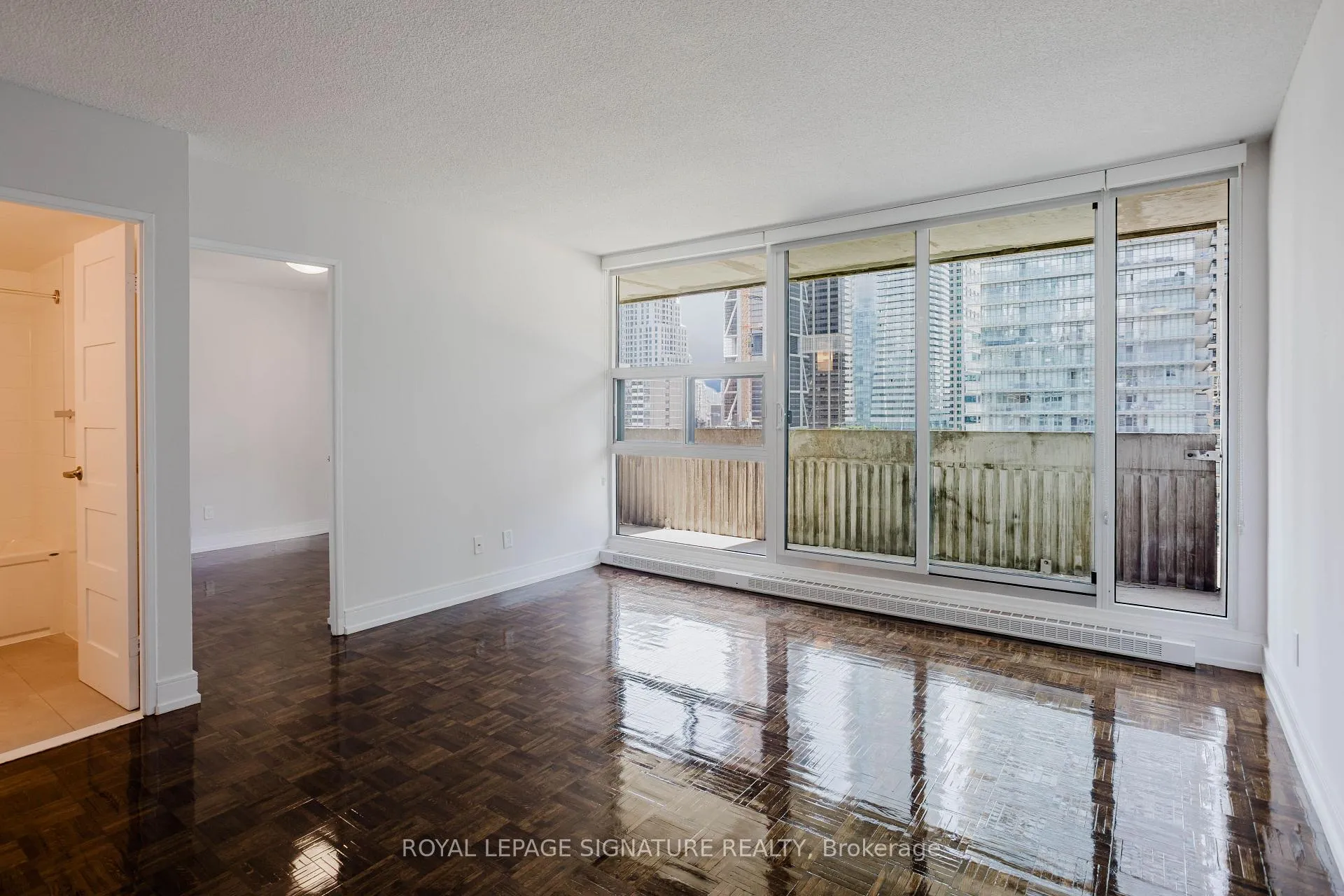 Photo 3 of Unit 1806, 33 Isabella Street, Toronto, Church-Yonge Corridor — HOMEH