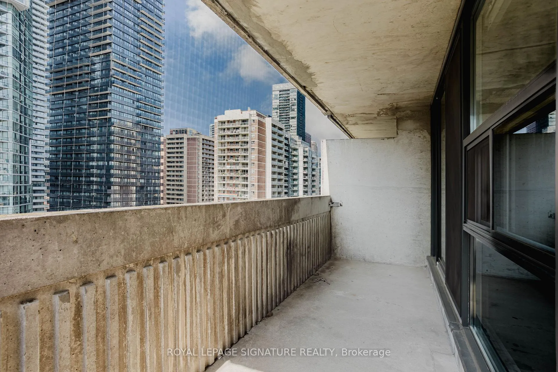 Photo 4 of Unit 1806, 33 Isabella Street, Toronto, Church-Yonge Corridor — HOMEH