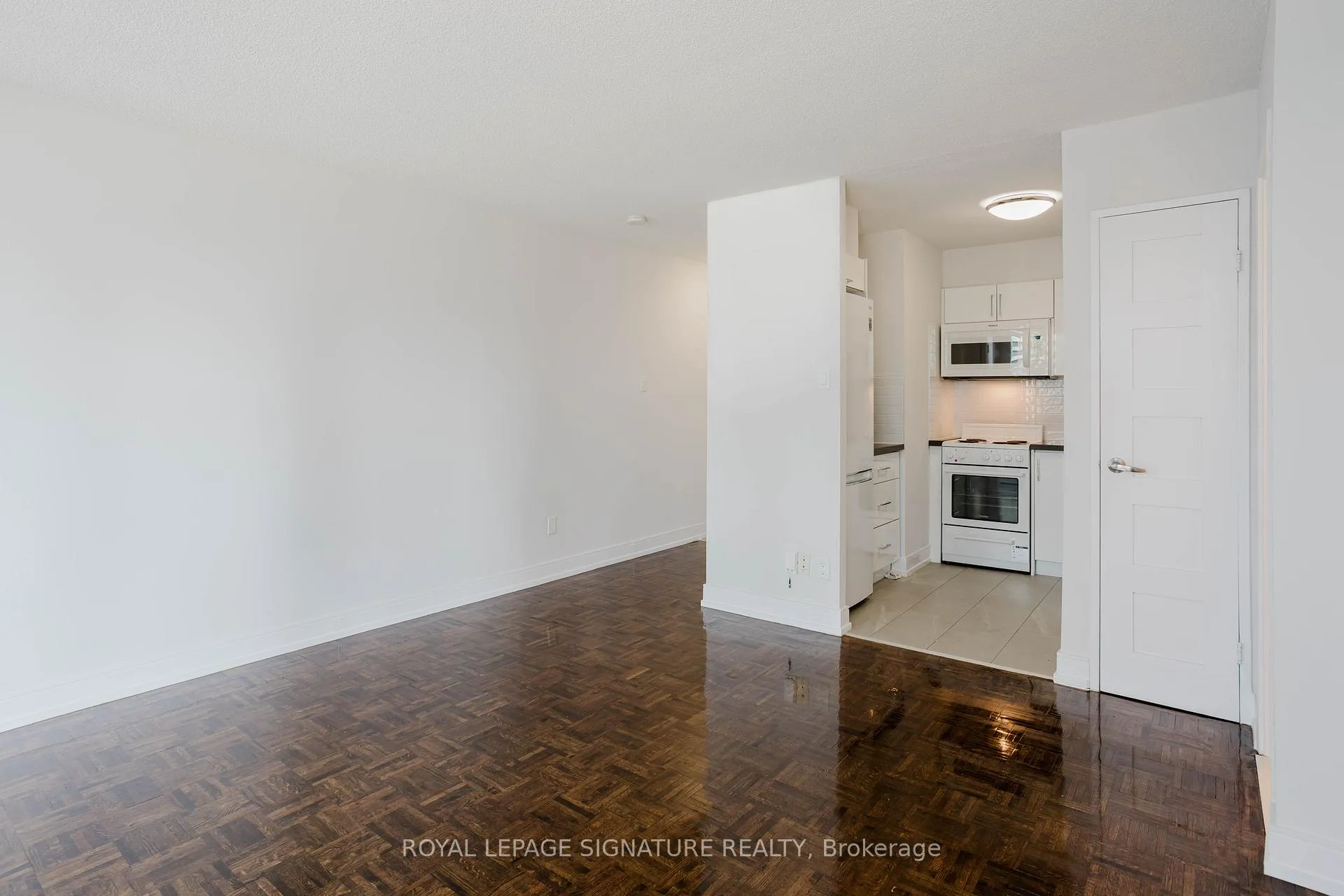 Photo 5 of Unit 1806, 33 Isabella Street, Toronto, Church-Yonge Corridor — HOMEH