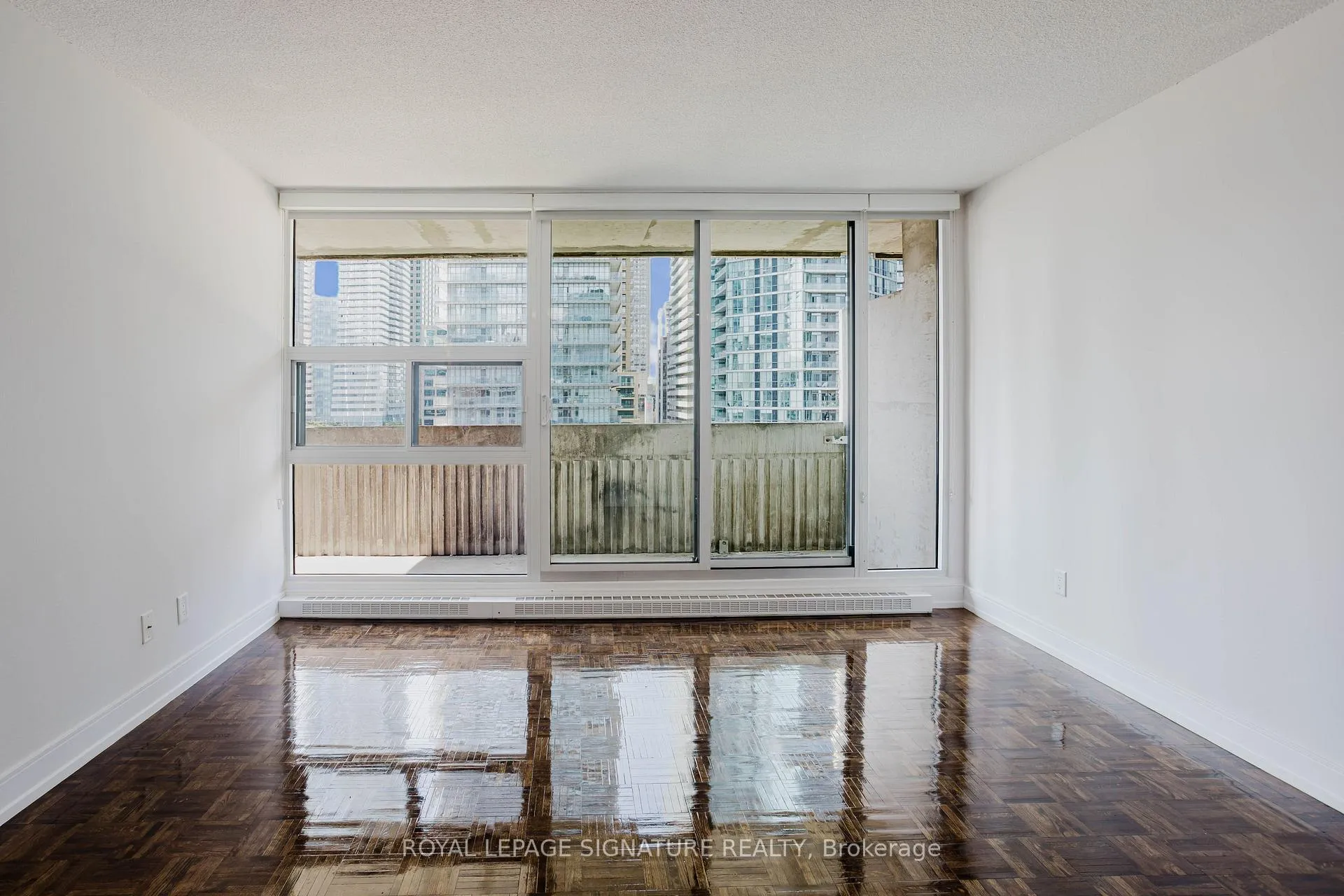 Photo 6 of Unit 1806, 33 Isabella Street, Toronto, Church-Yonge Corridor — HOMEH