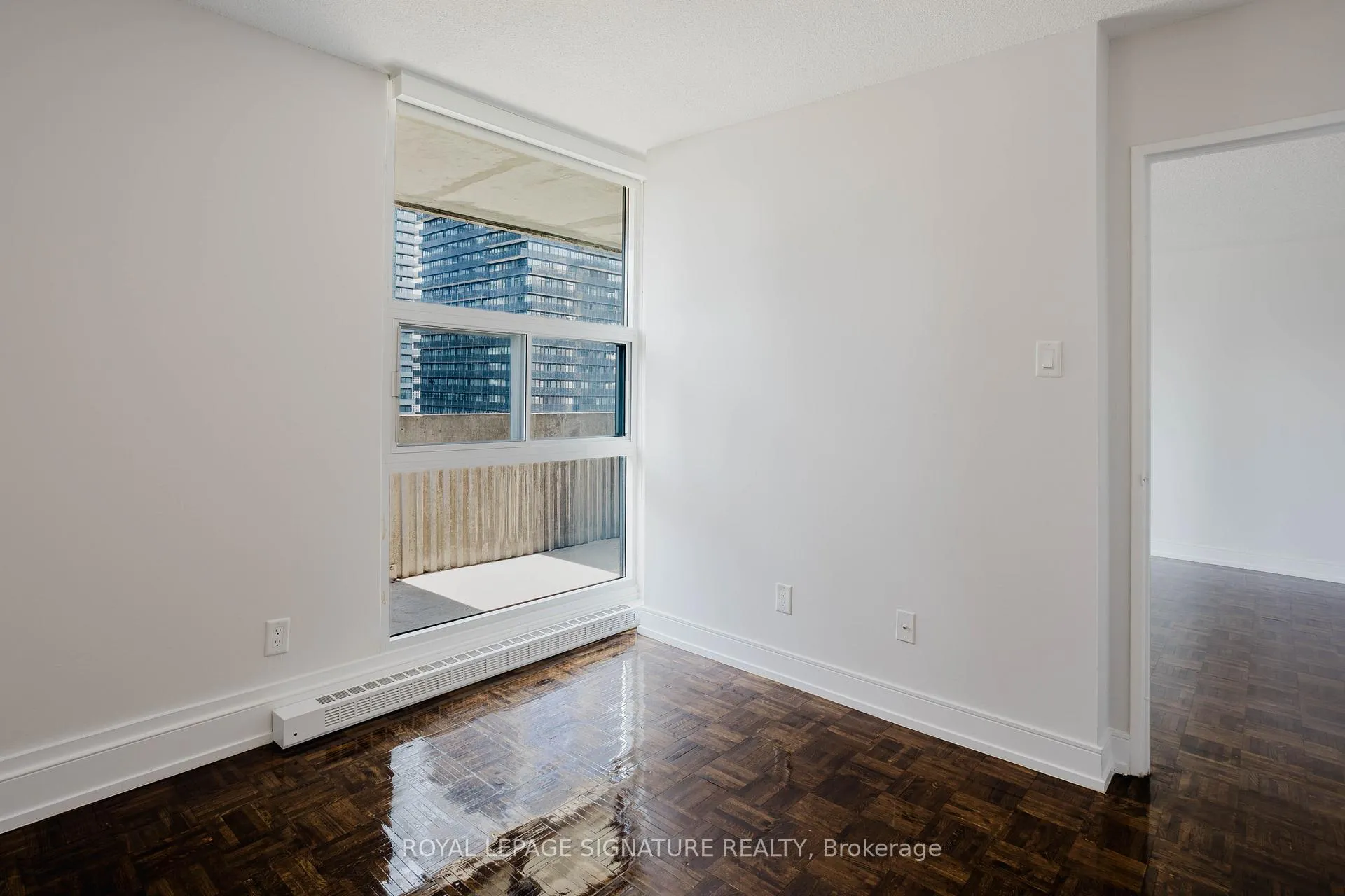 Photo 11 of Unit 1806, 33 Isabella Street, Toronto, Church-Yonge Corridor — HOMEH