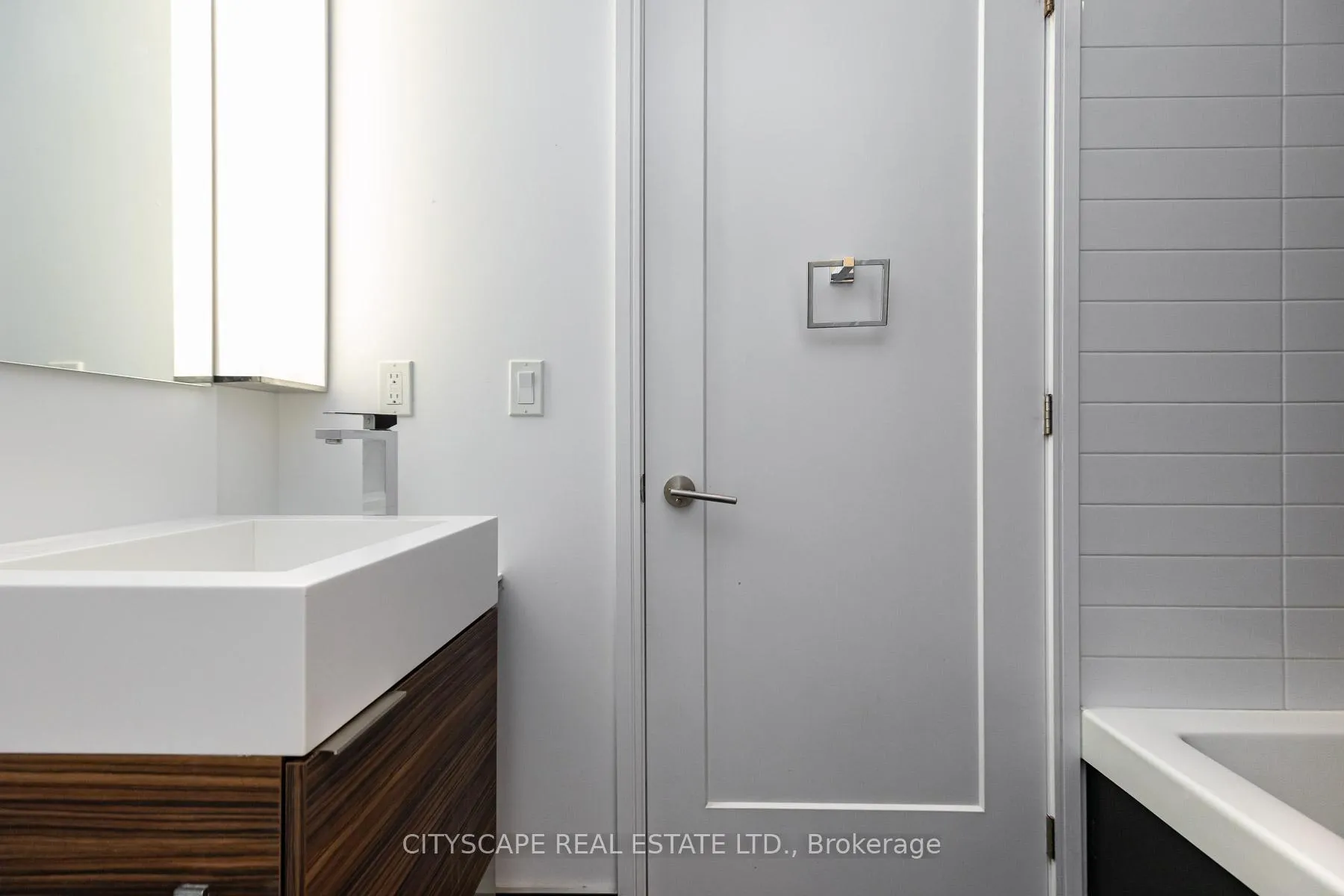 Photo 7 of Unit 4302, 88 Scott Street, Toronto, Waterfront Communities — HOMEH