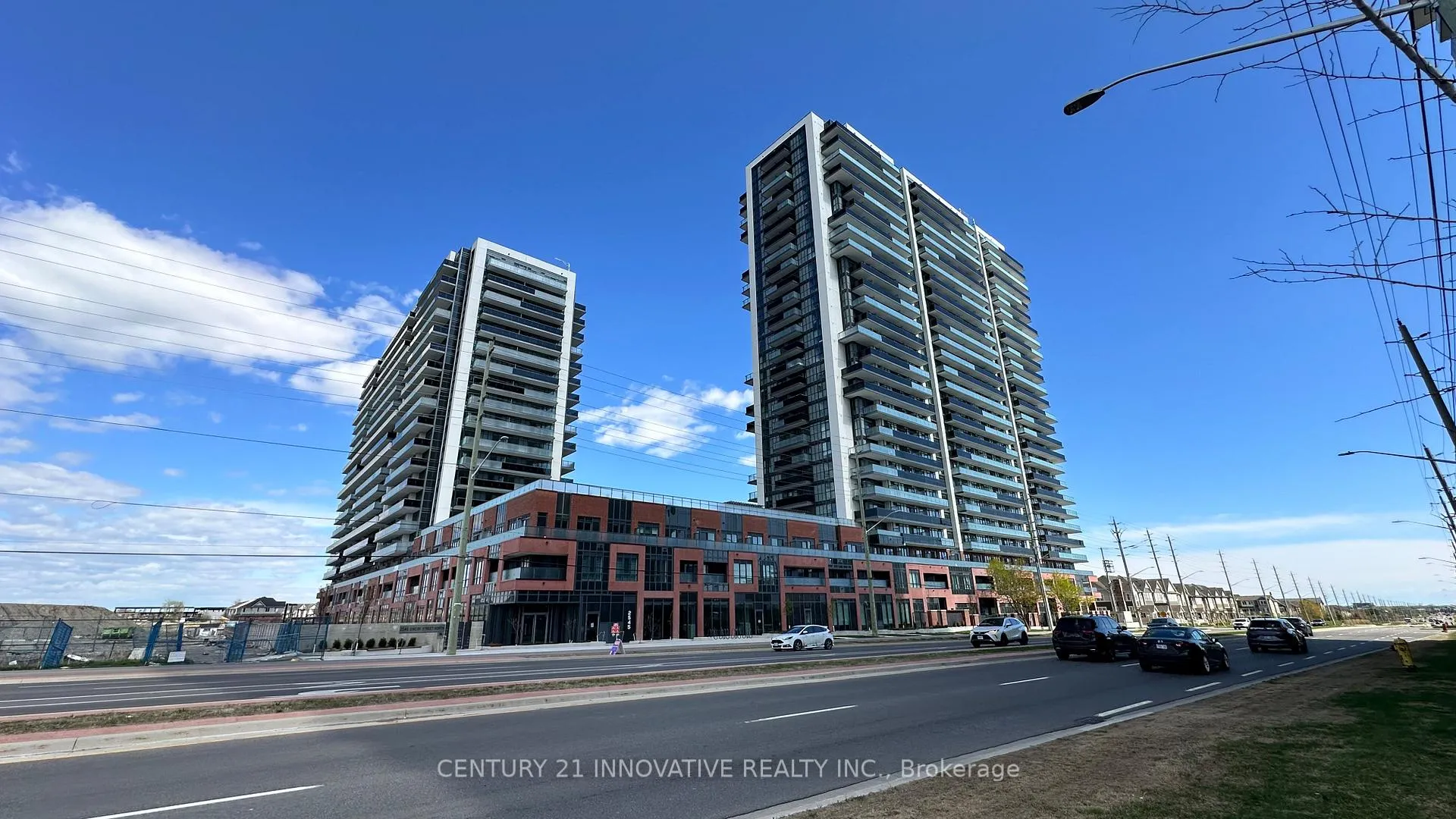 Front of Unit 2707, 2545 Simcoe Street N