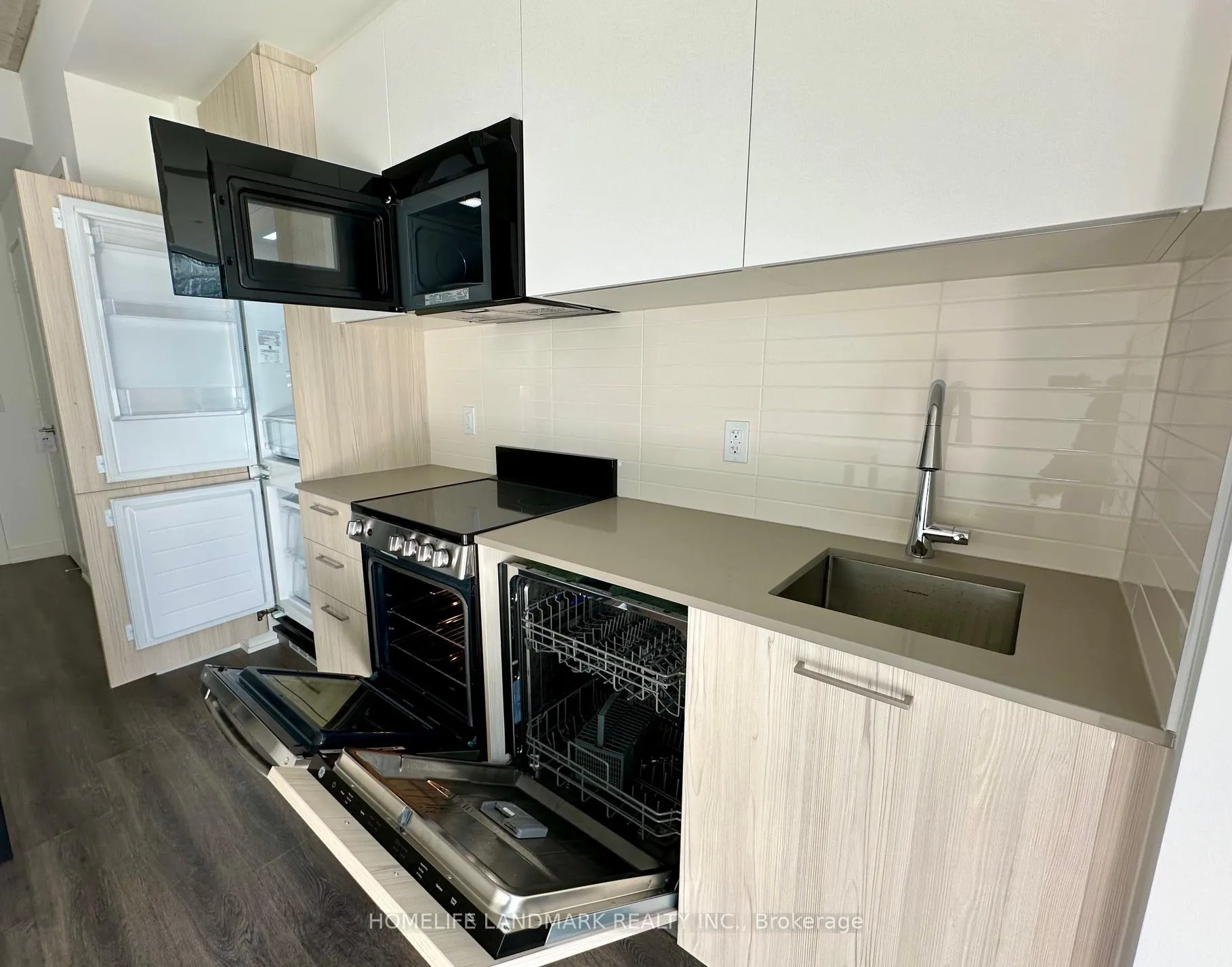 Photo 4 of Unit 2403, 65 Mutual Street, Toronto, Church-Yonge Corridor — HOMEH