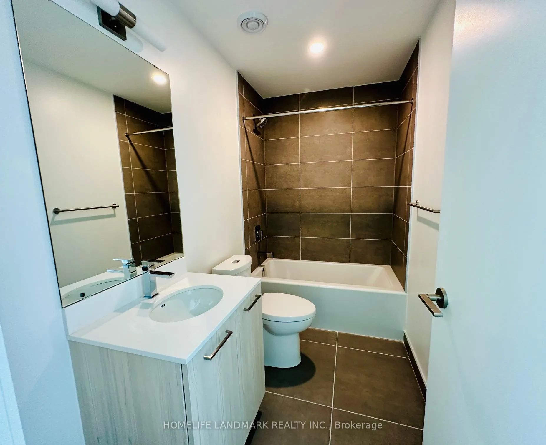 Photo 8 of Unit 2403, 65 Mutual Street, Toronto, Church-Yonge Corridor — HOMEH