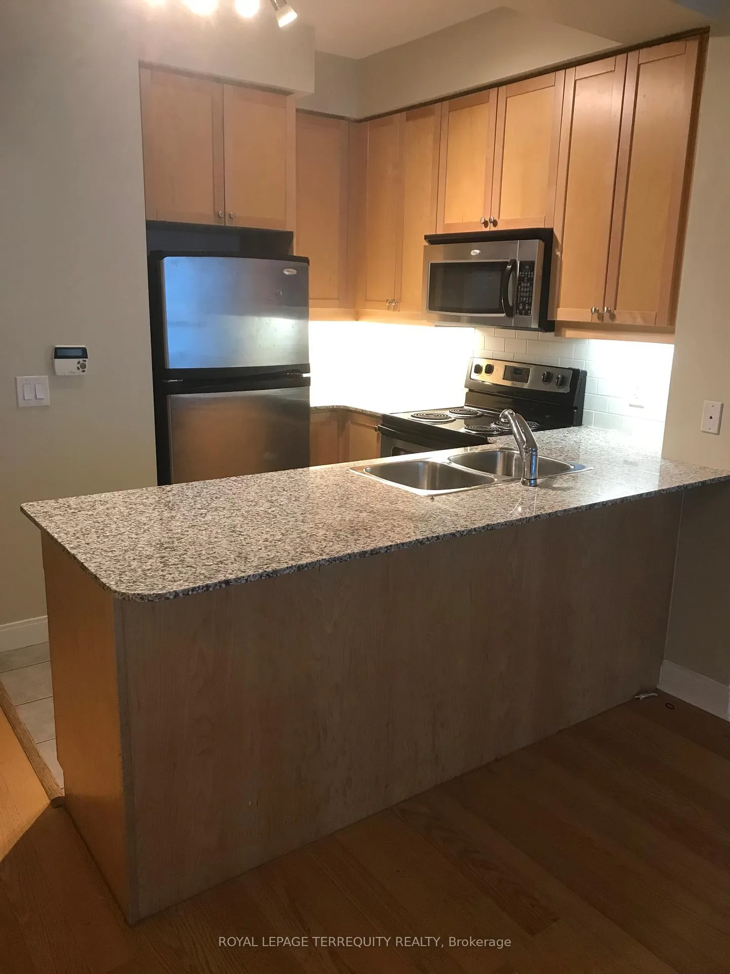 Photo 10 of Unit 804, 38 The Esplanade, Toronto, Waterfront Communities — HOMEH