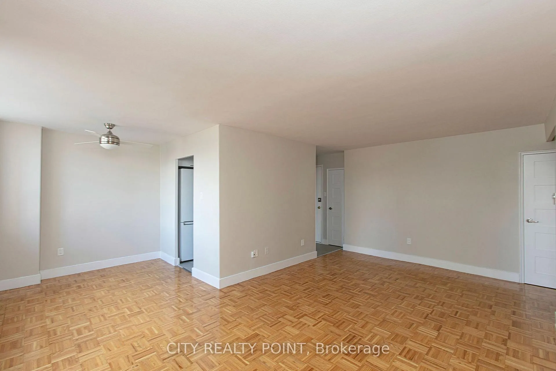Photo 3 of Unit 1002, 55 Isabella Street, Toronto, Church-Yonge Corridor — HOMEH