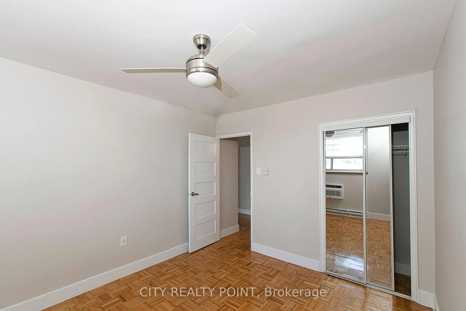 Photo 4 of Unit 1002, 55 Isabella Street, Toronto, Church-Yonge Corridor — HOMEH