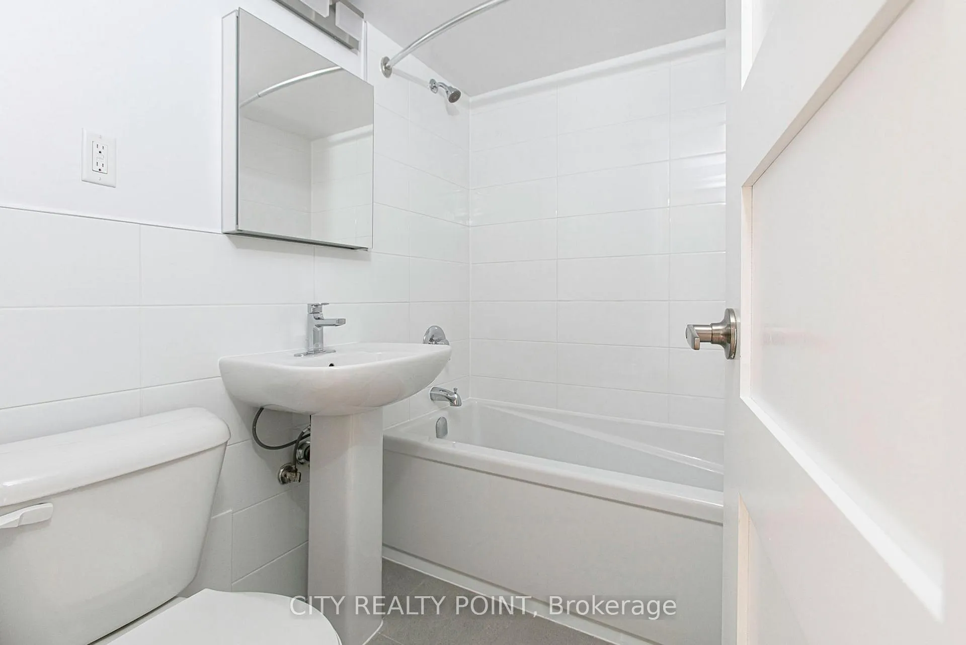 Photo 5 of Unit 1002, 55 Isabella Street, Toronto, Church-Yonge Corridor — HOMEH