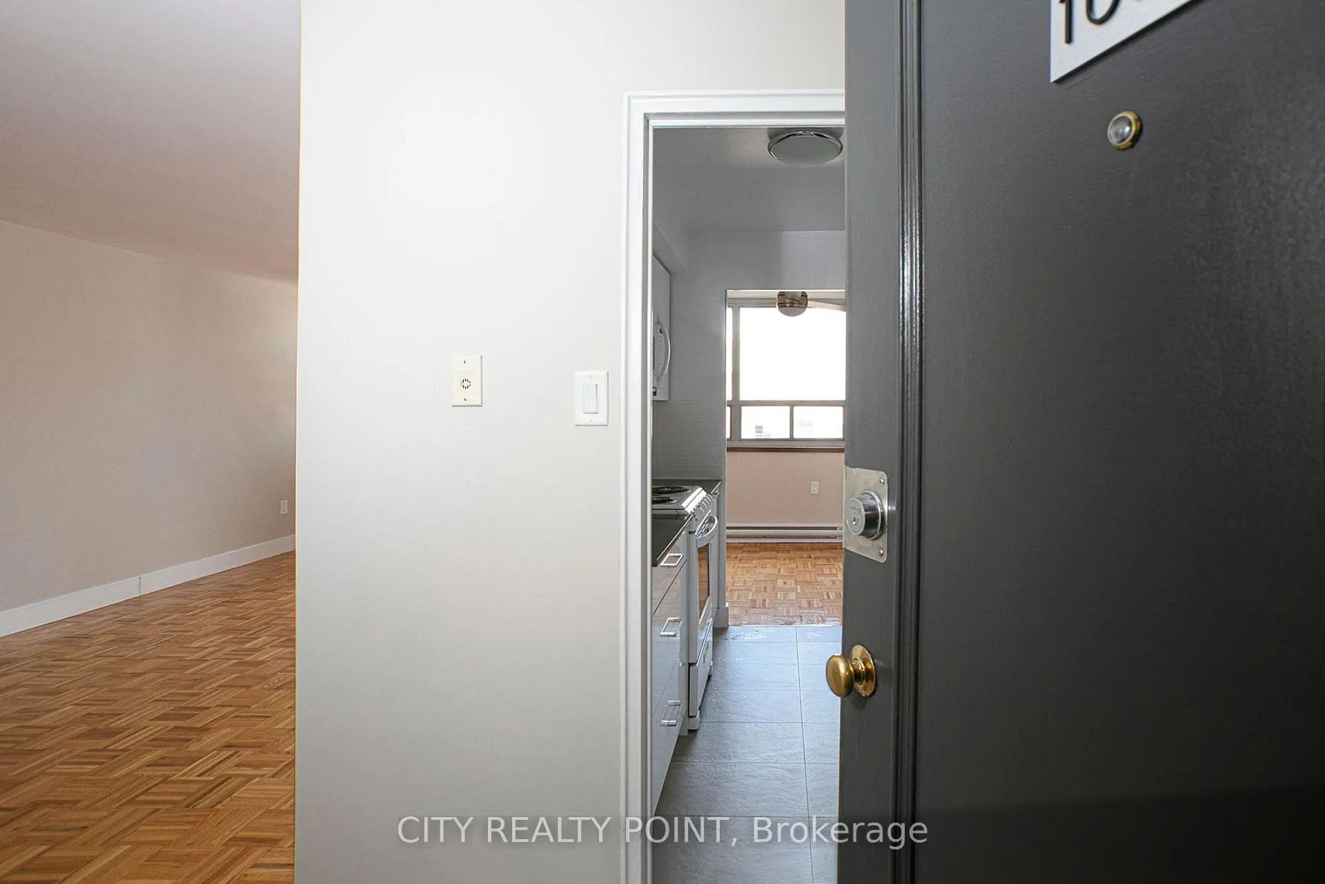 Photo 6 of Unit 1002, 55 Isabella Street, Toronto, Church-Yonge Corridor — HOMEH