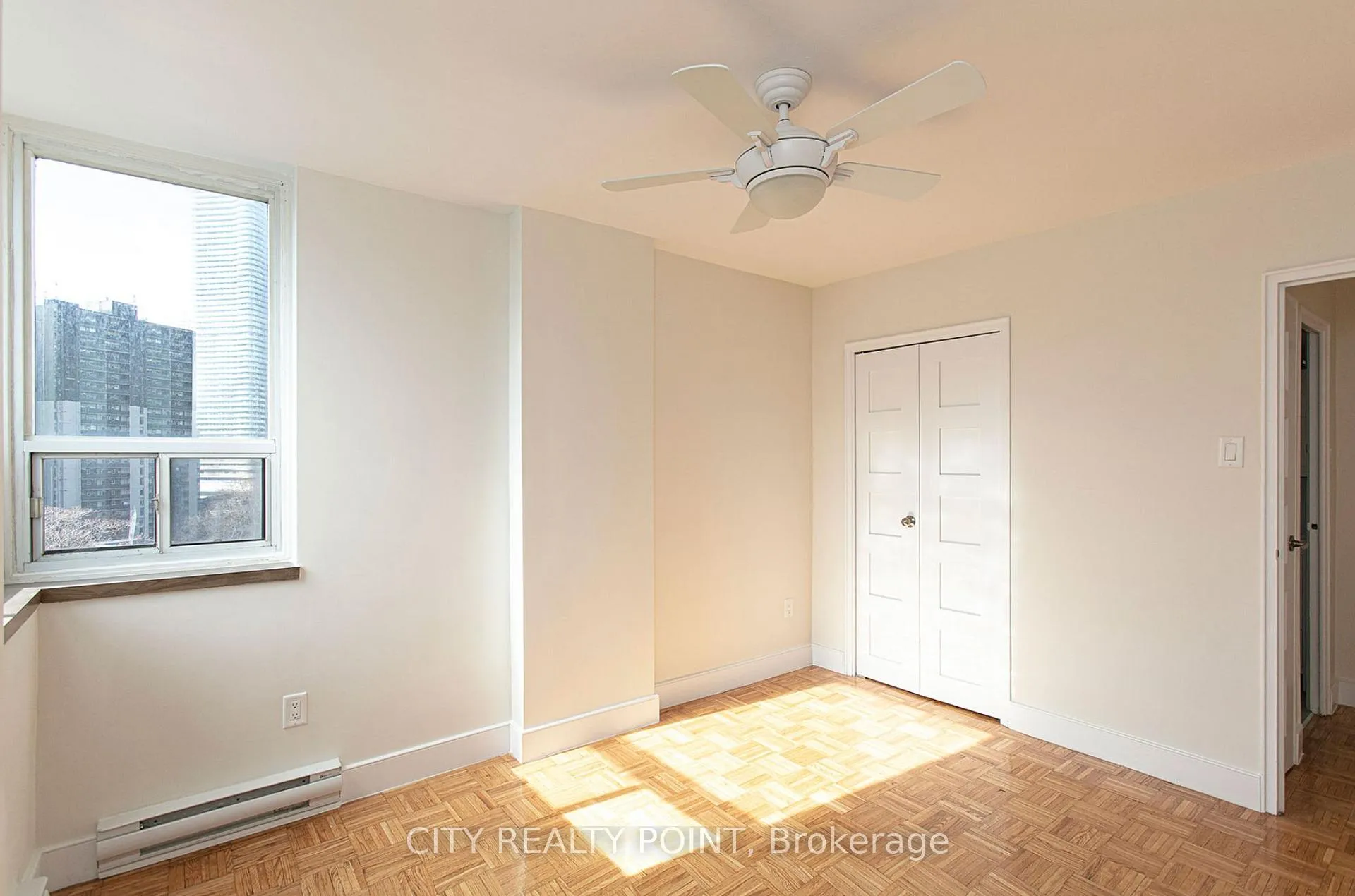 Photo 15 of Unit 1002, 55 Isabella Street, Toronto, Church-Yonge Corridor — HOMEH