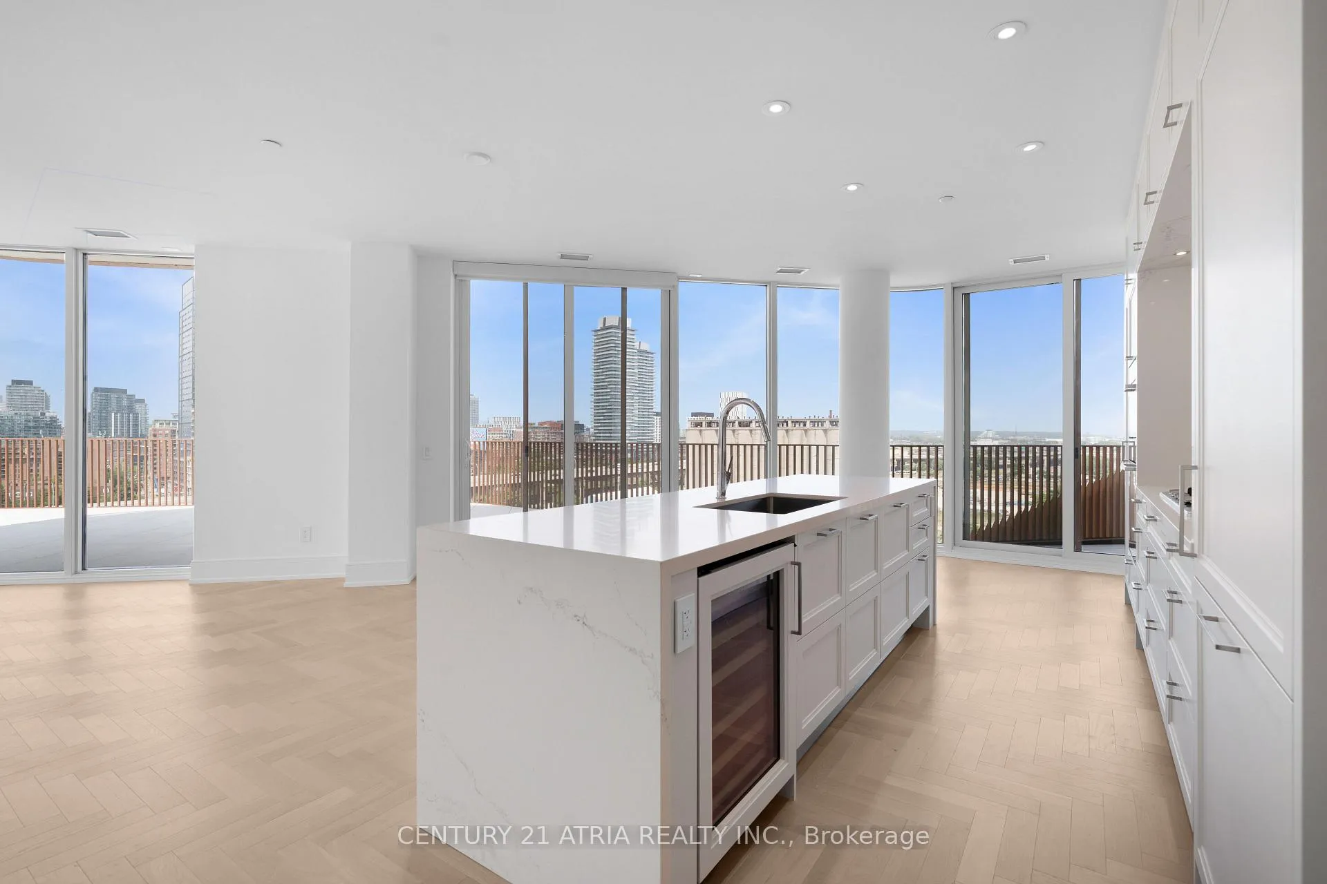 Photo 2 of Unit 1007, 155 Merchants' Wharf, Toronto, Waterfront Communities — HOMEH