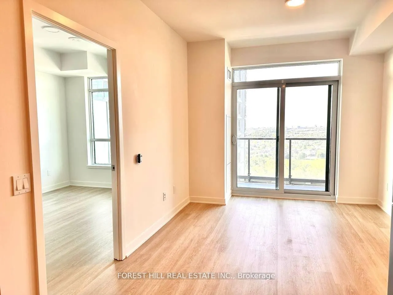 Photo 4 of Unit B1804, 50 Upper Mall Way, Vaughan, Brownridge — HOMEH
